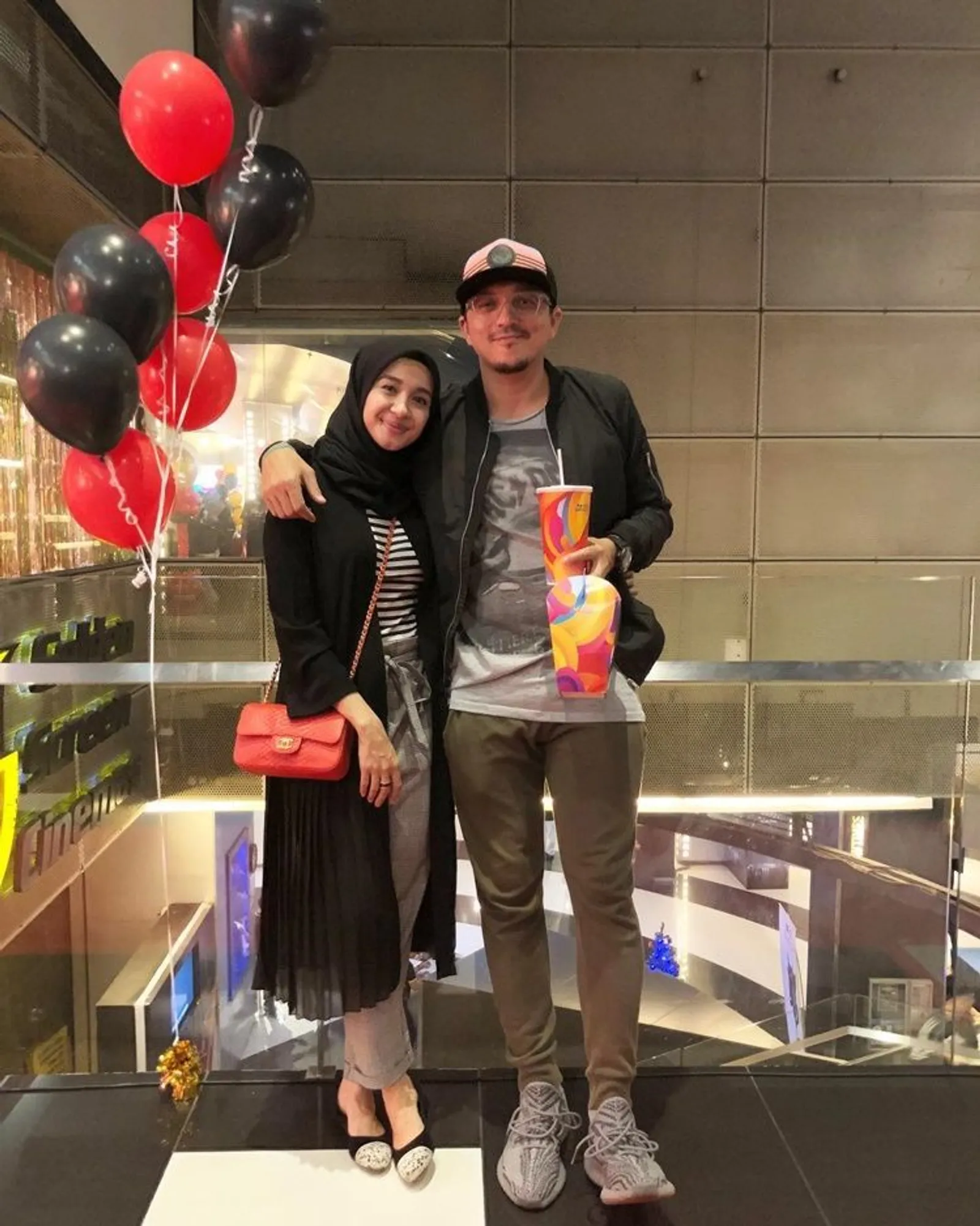 Stop Pajang Foto Suami, Ini 10 Momen Laudya Cynthia Bella-Engku Emran