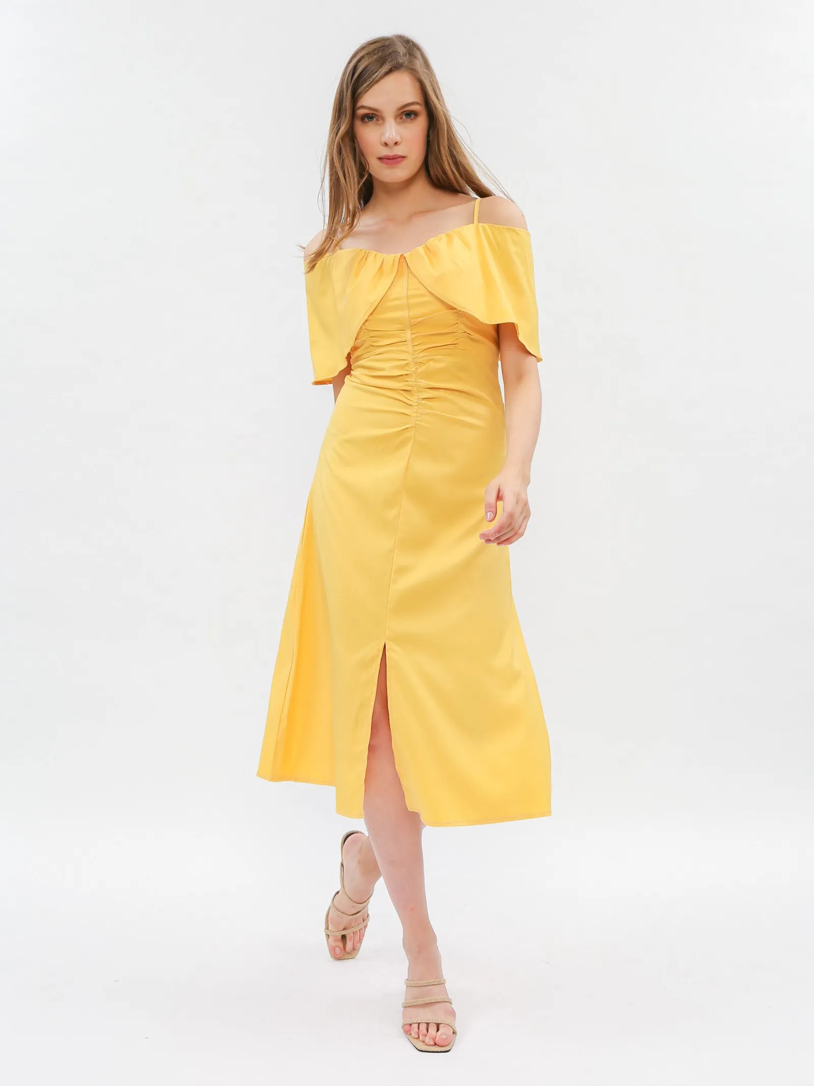 #PopbelaOOTD: Andalkan Fashion Item Warna Kuning untuk Musim Panas