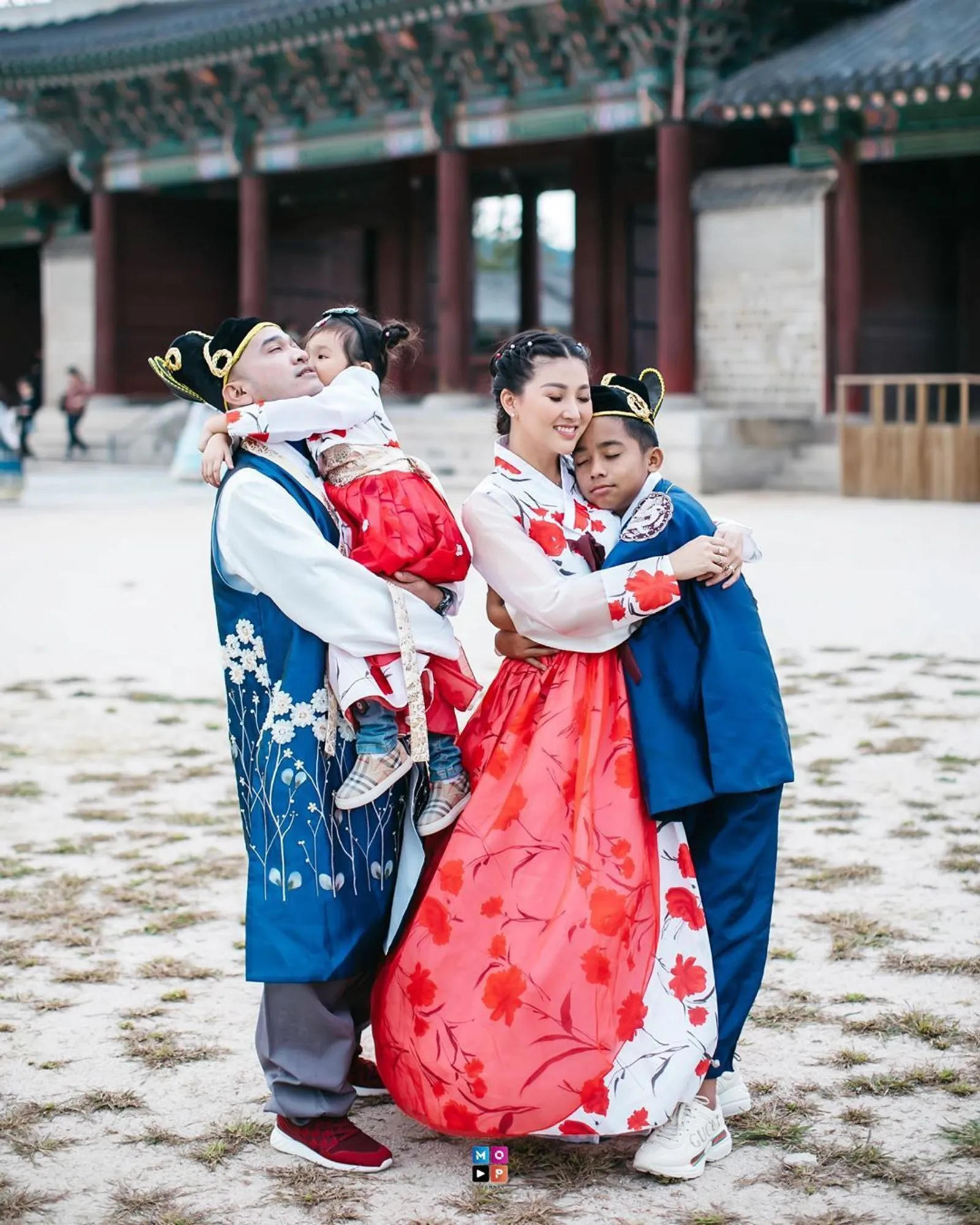 Quality Time, 9 Potret Keseruan Keluarga Ruben Onsu Berlibur di Korea