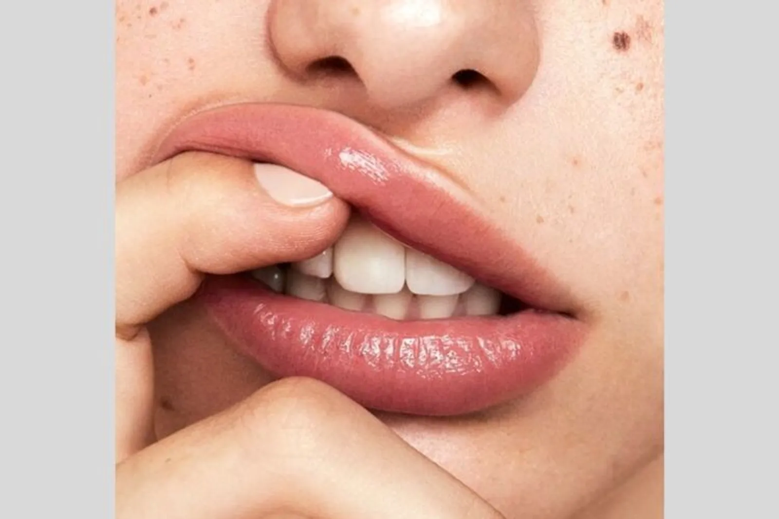 Jangan Sampai Salah Pakai, Cari Tahu Ciri-ciri Lipstik yang Berbahaya