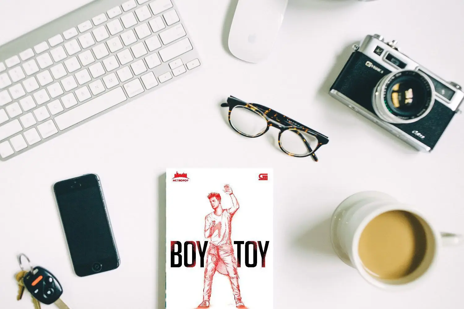 Review Buku Boy Toy: Kisah Cinta Beda Usia dan Kepercayaan Diri