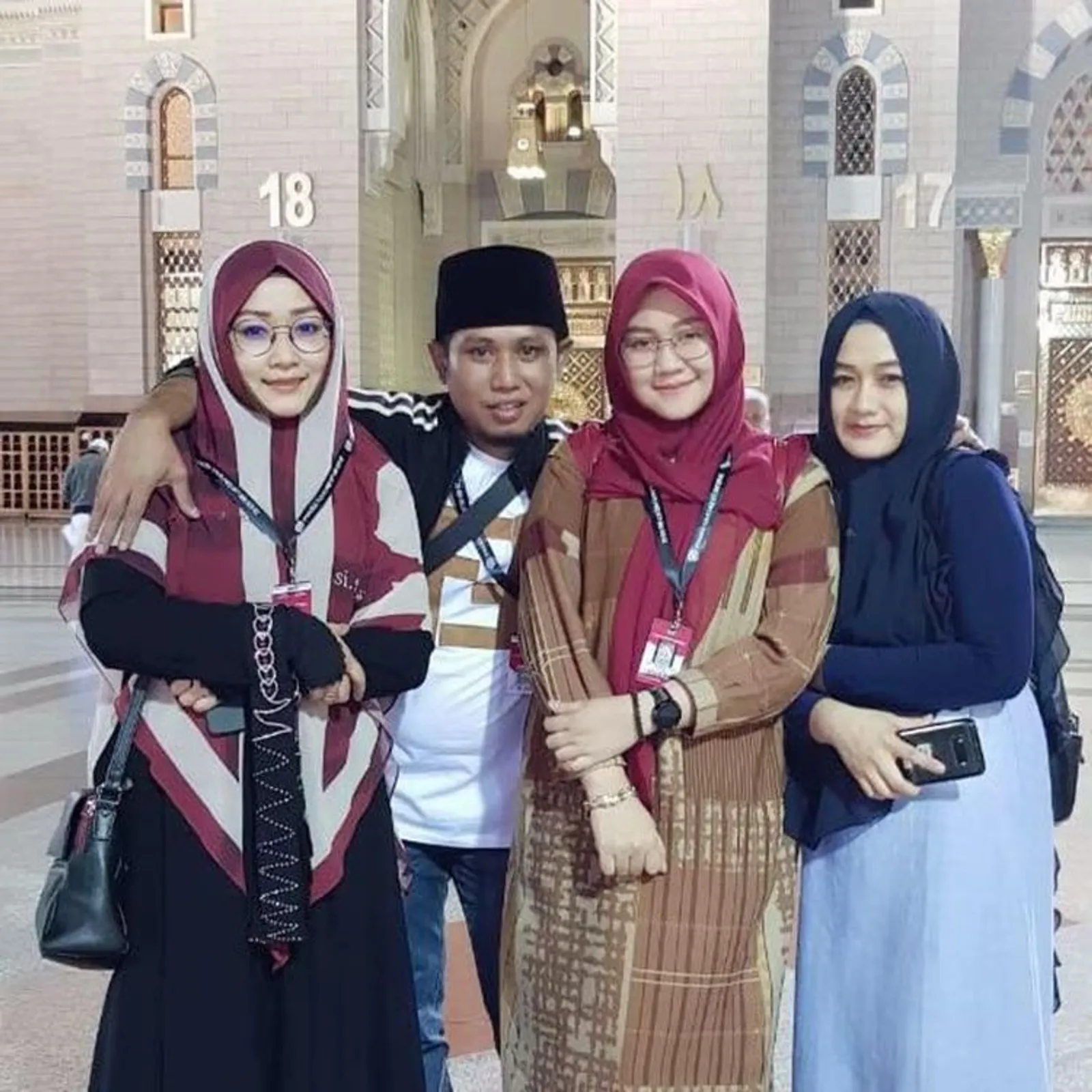 Bawa 3 Istri di Pelantikan DPR, 5 Fakta Kehidupan Poligami Lora Fadil