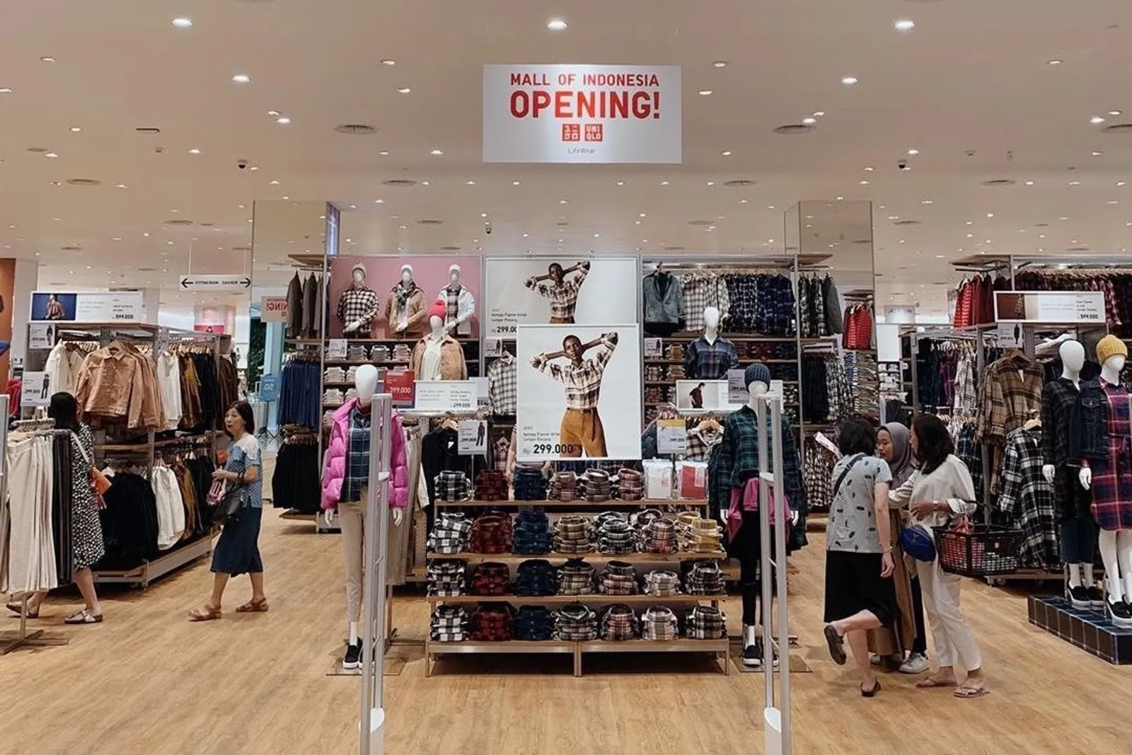 Antusias! UNIQLO Buka Toko di Mall of Indonesia