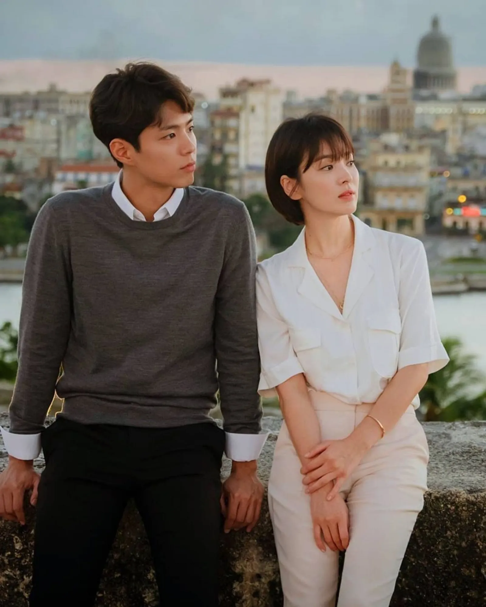 10 Gaya OOTD Couple ala Pasangan Drama Korea, Siapa Paling Serasi?