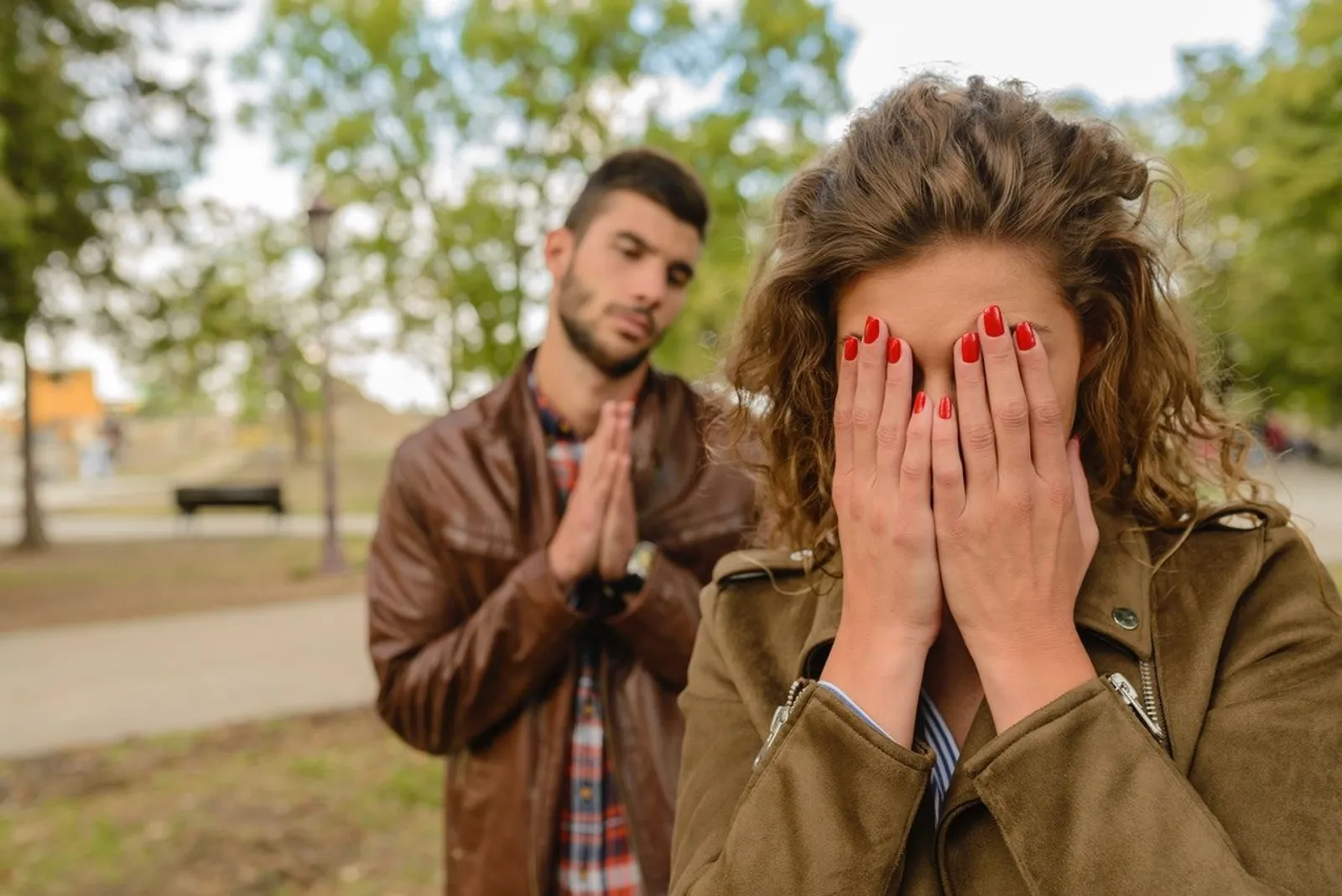 Penyebab Suami Suka Bohong dan Cara Menghadapinya