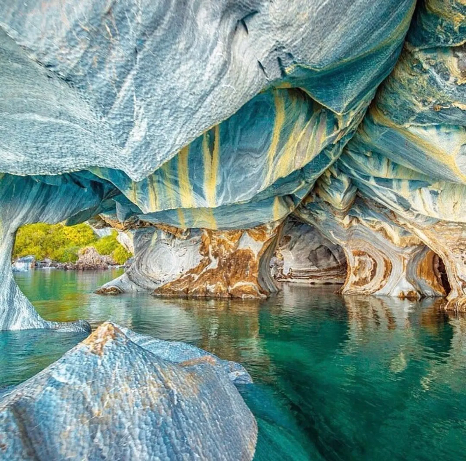 Menelusuri Indahnya Marble Caves di Patagonia, Republik Chili