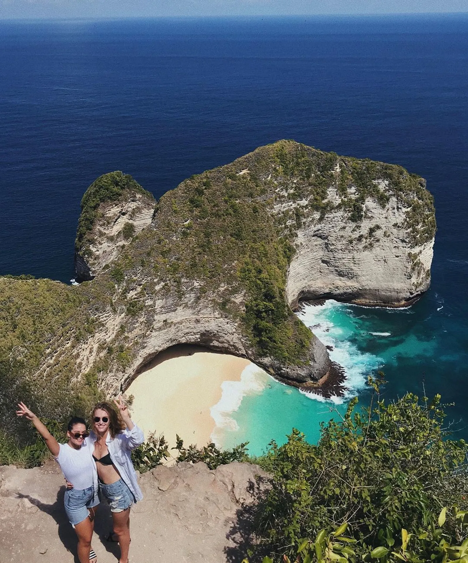 5 Lokasi di Bali yang Pernah Dikunjungi Pacar Liam Hemsworth 