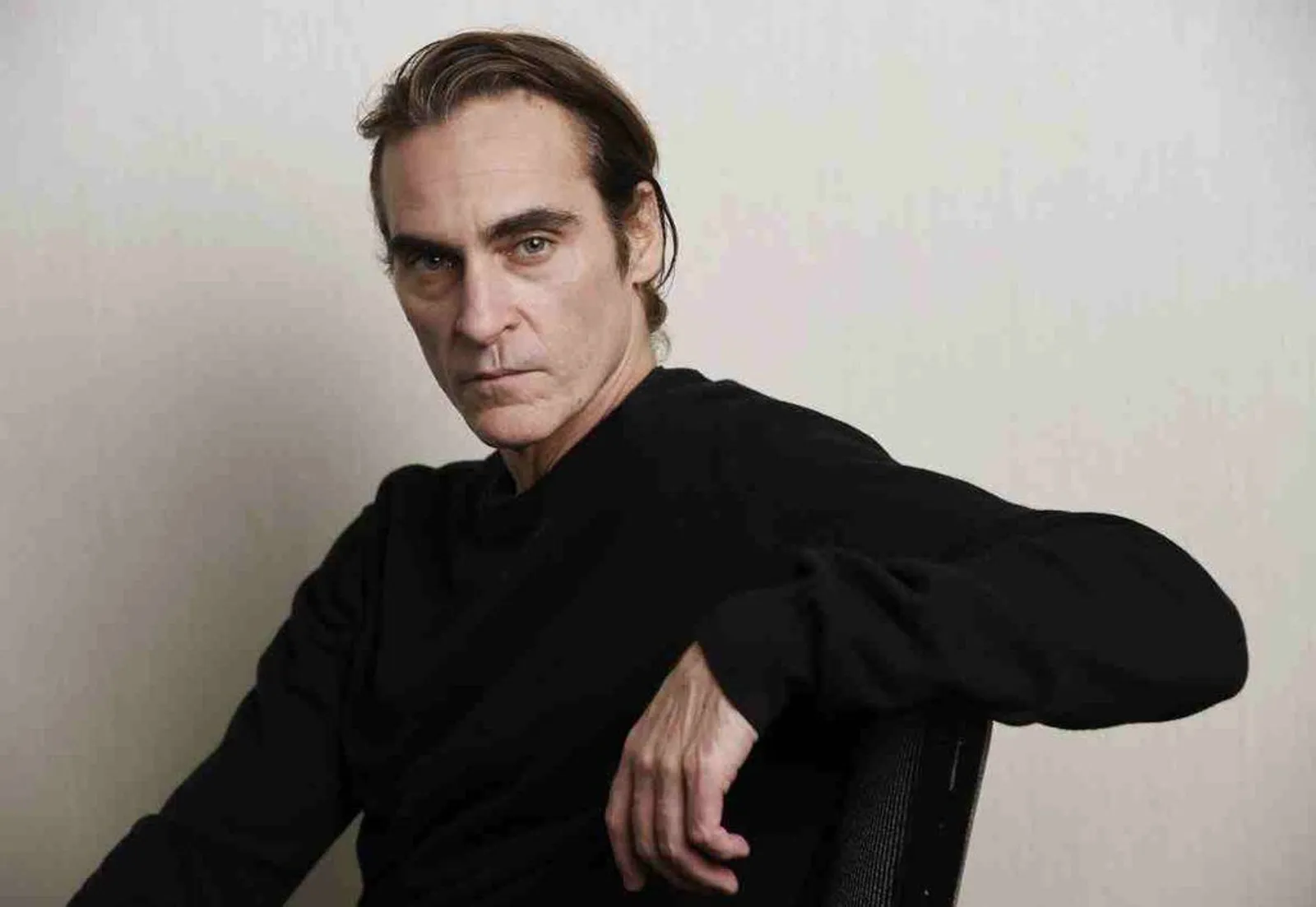 Joaquin Phoenix Terlibat Tabrakan dengan Mobil Pemadam Kebakaran