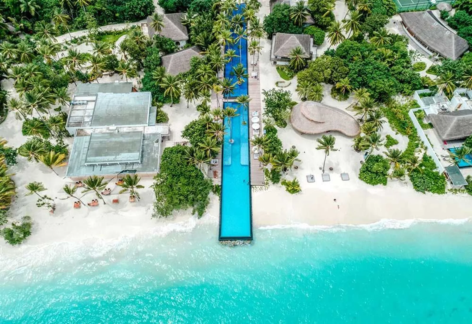 Keindahan Sirru Fen Fushi Resort yang Miliki Kolam Renang 200 Meter