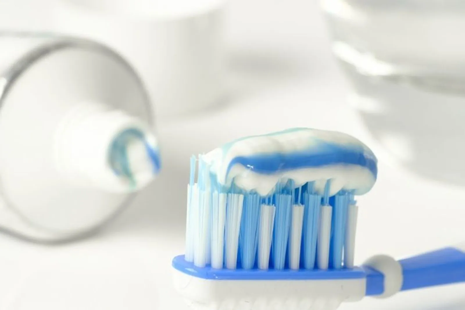 Ini 7 Cara Mudah Kembalikan Warna Putih pada Gigi