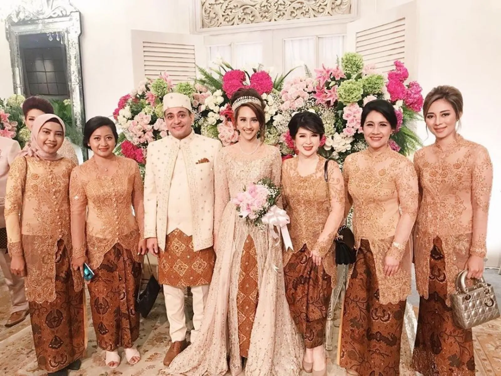 Gaya Tamu Undangan di Pernikahan Tsamara Amany, dari Artis-Menteri