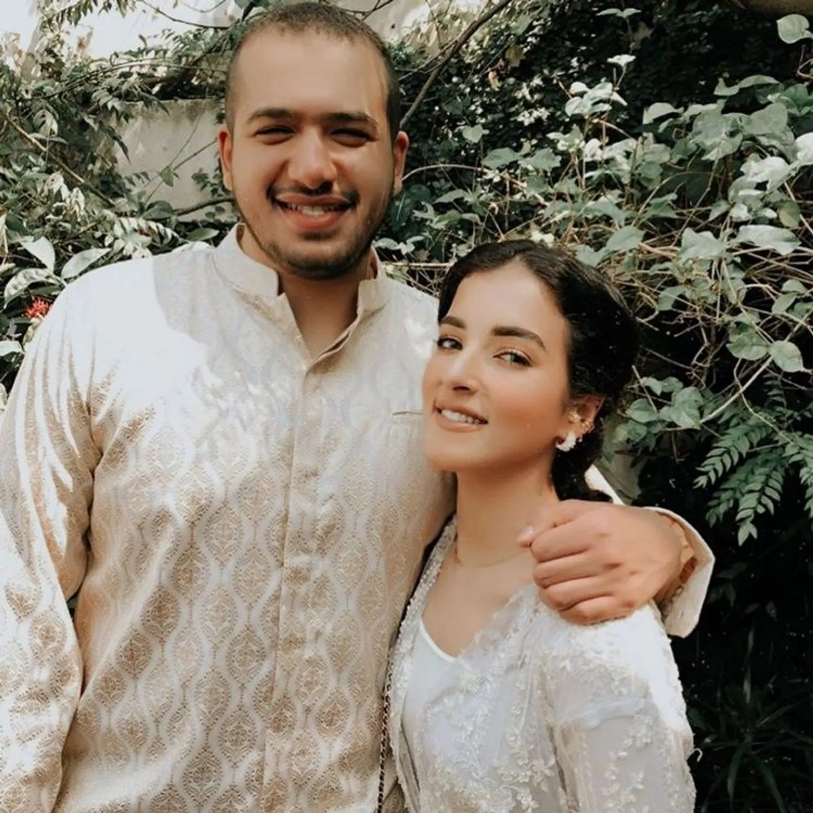 10 Foto Mesra Tasya Farasya bersama Suami yang Jarang Terekspos