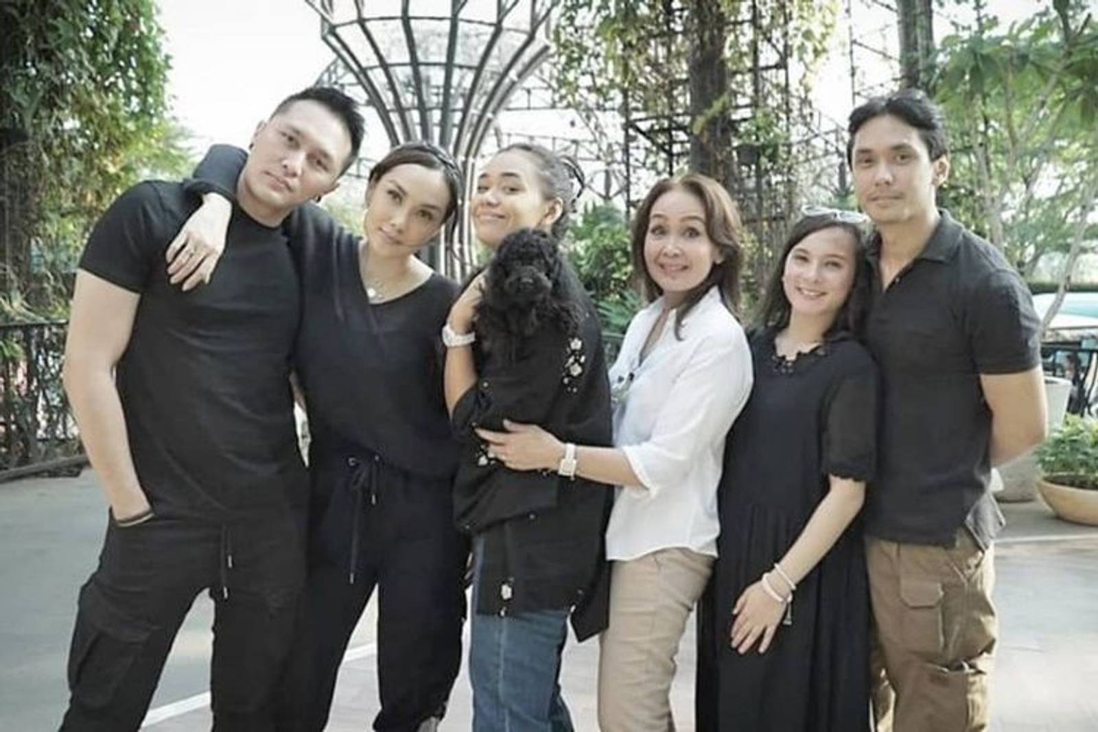 Sibling Goals! Intip 10 Potret Keakraban Sara Wijayanto Bersaudara