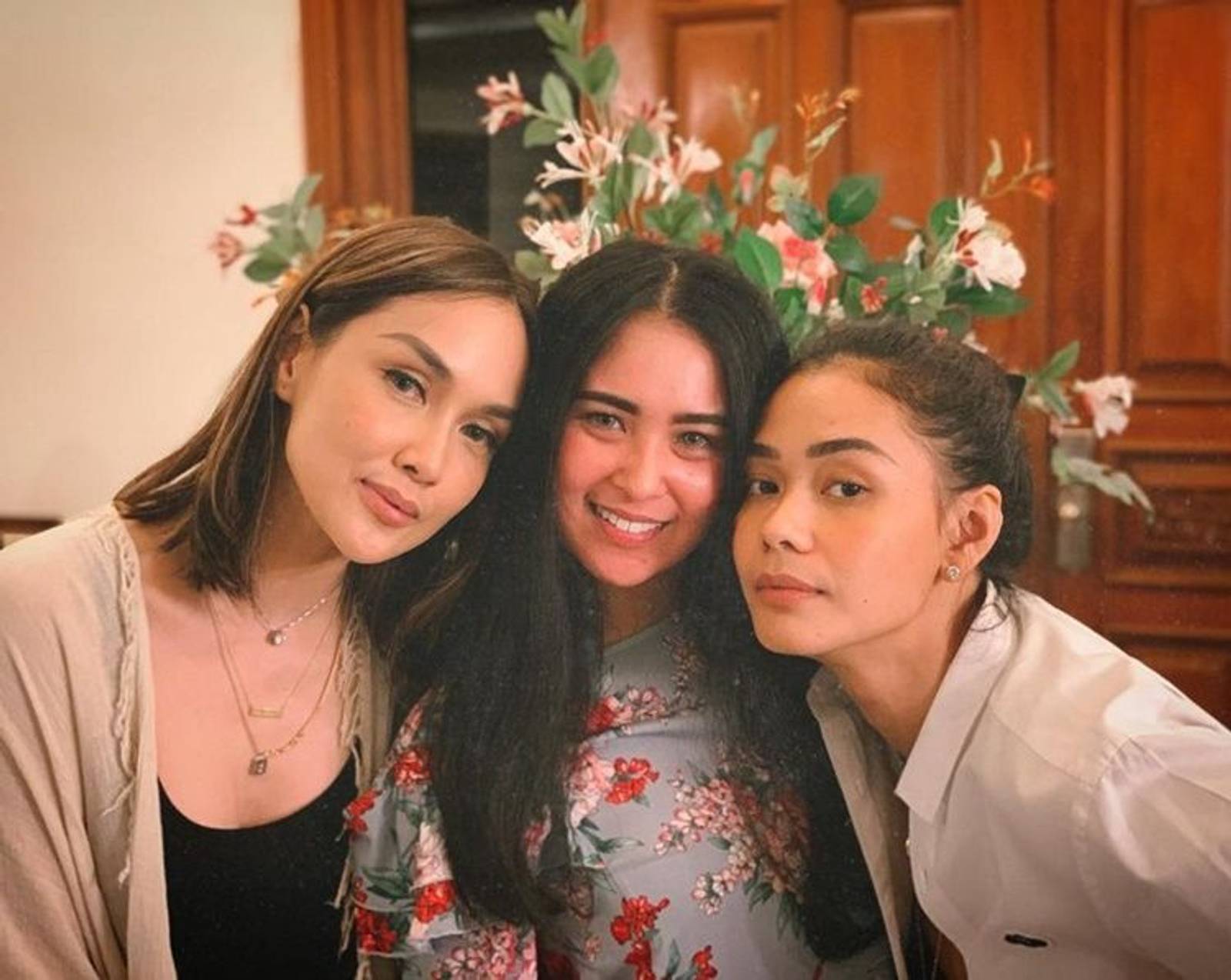 Sibling Goals! Intip 10 Potret Keakraban Sara Wijayanto Bersaudara