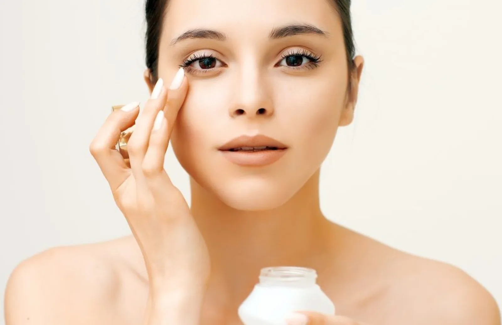 7 Kesalahan Saat Pakai Skincare yang Bikin Wajah Semakin Berminyak