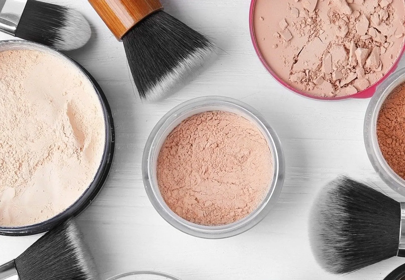 7 Alat Makeup yang Diperlukan untuk Tampilan Wajah Makeup No Makeup