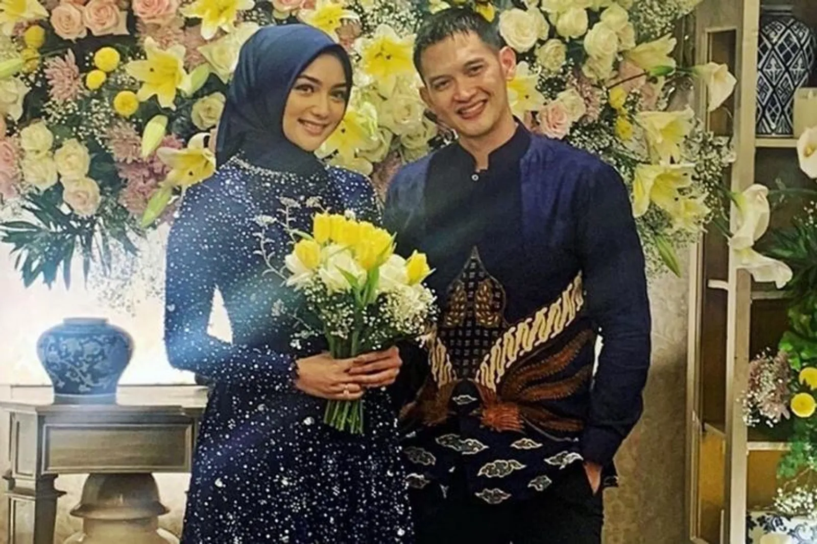 Makna Mendalam dari Kebaya Biru Citra Kirana saat Lamaran