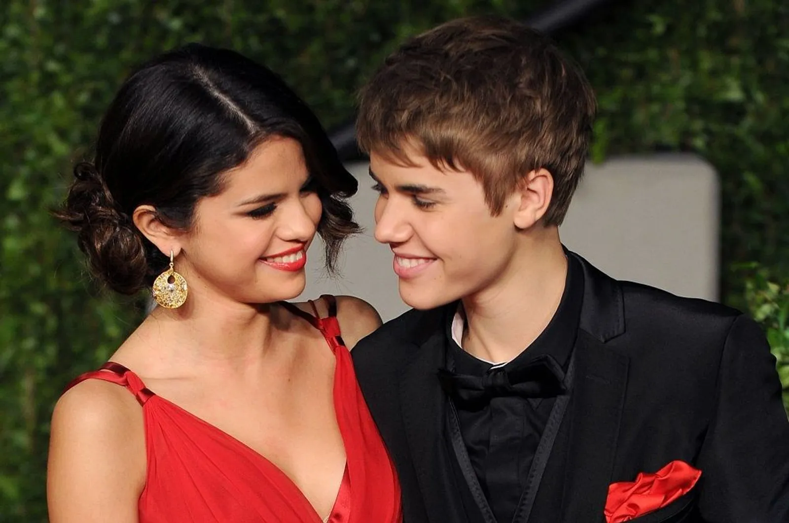 Selena Gomez Ingin Lagunya Didengar Justin Bieber, Ini Reaksi Hailey