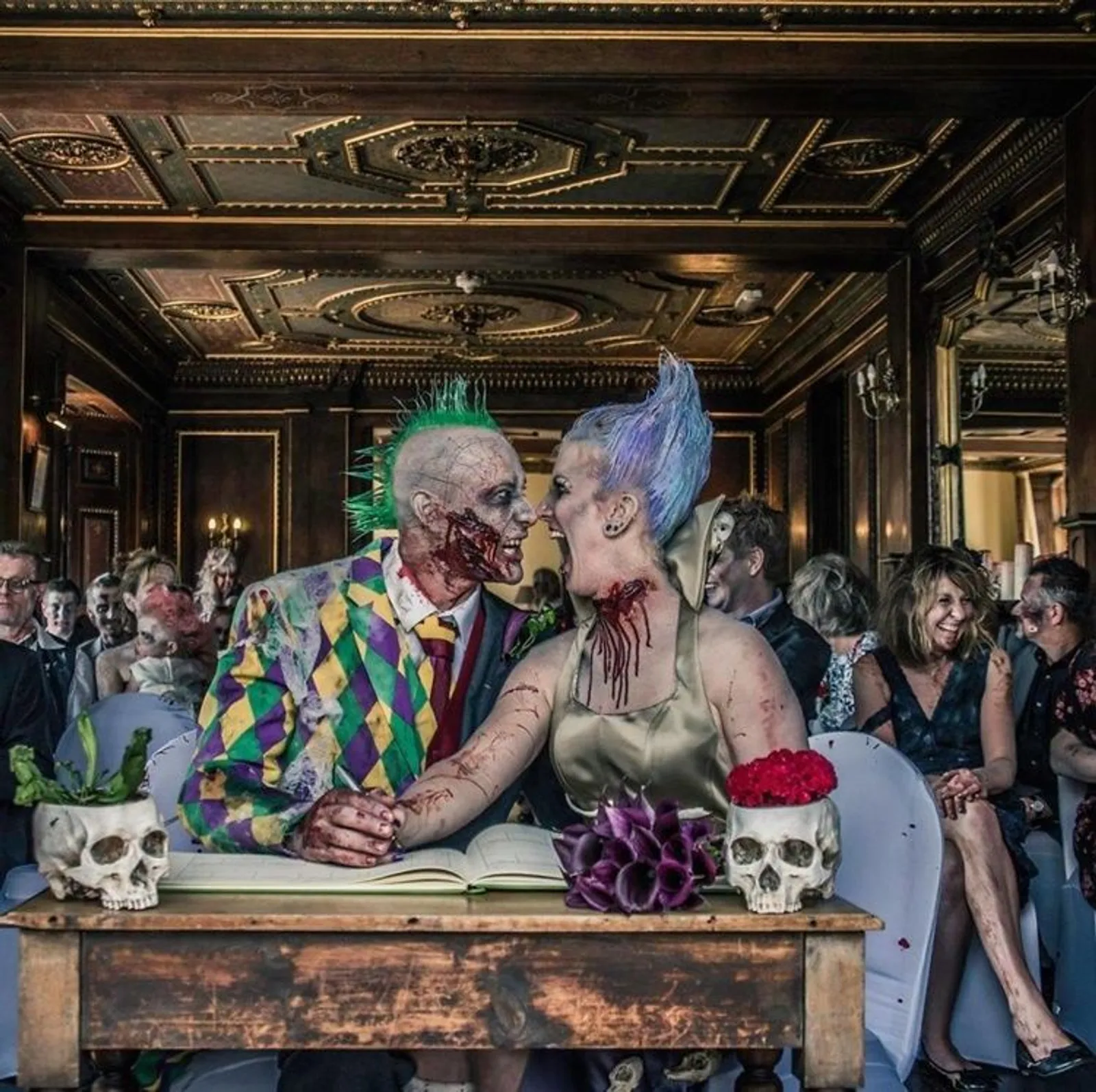 8 Foto Pernikahan Bertema Zombie Ini Bikin Kamu Bergidik Ngeri!