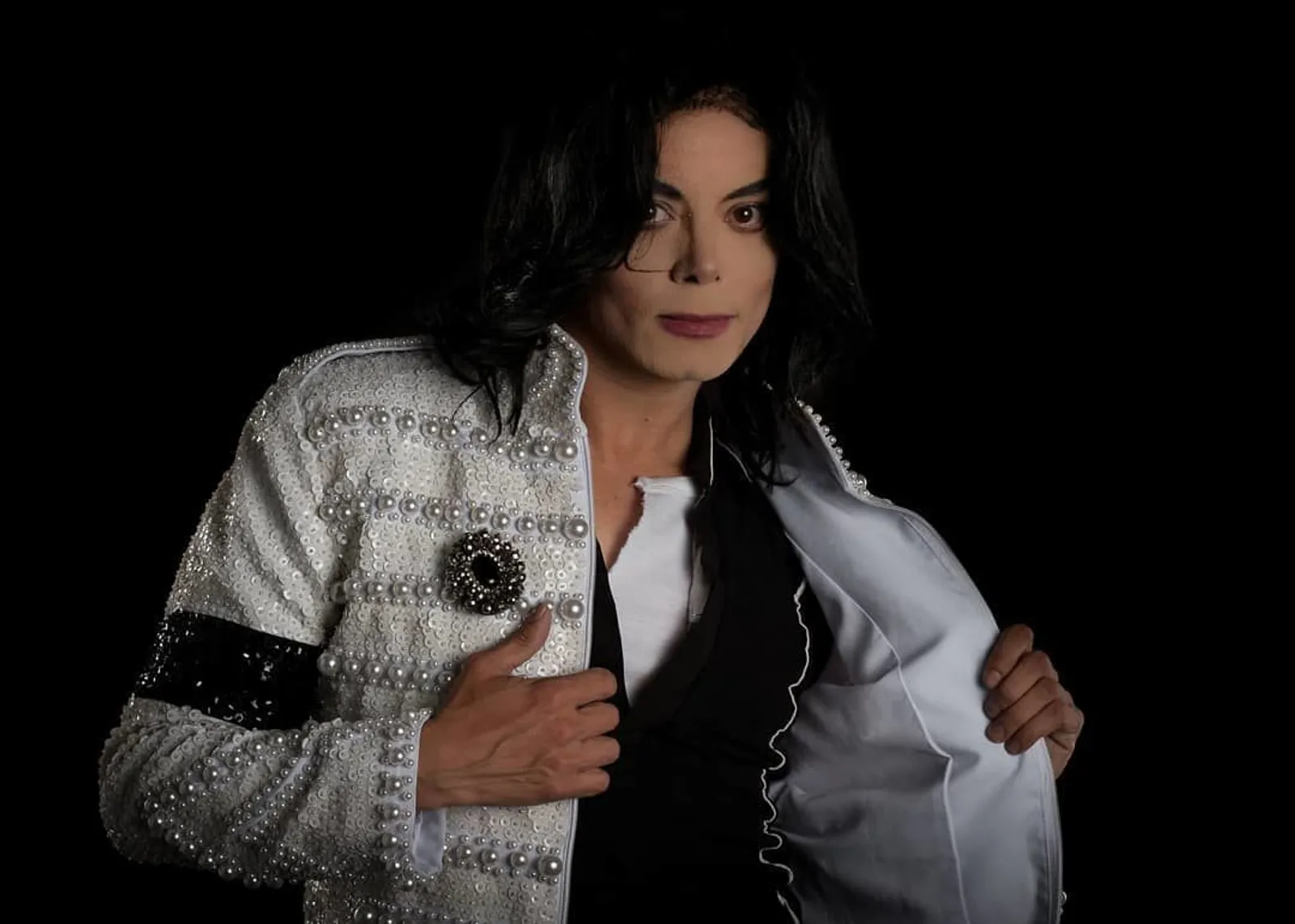 7 Potret Sergio Cortes, Pria yang Super Mirip Michael Jackson