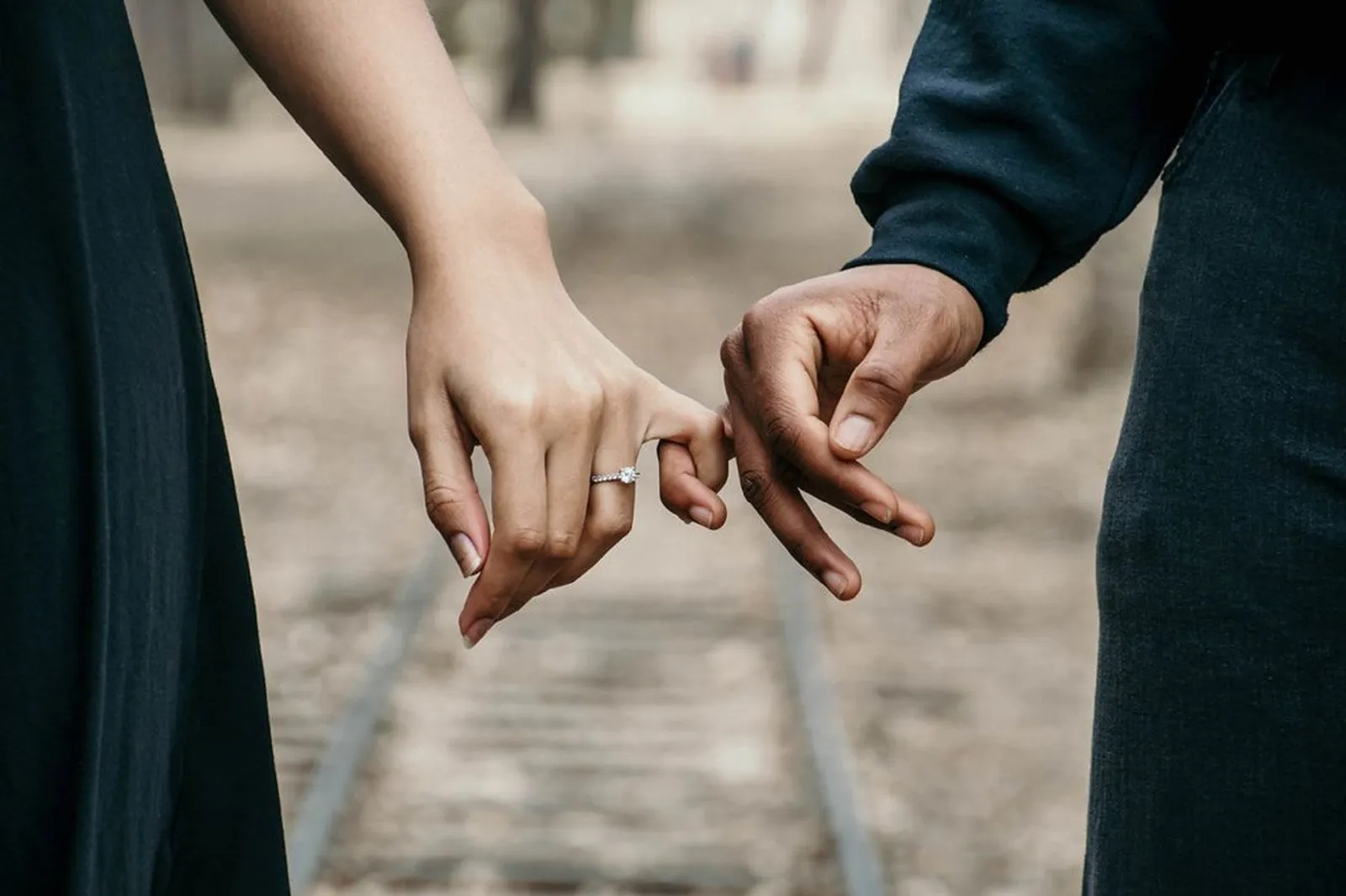 9 Tanda Hubunganmu yang Tampak 'Sempurna' Itu Tak Akan Bertahan Lama