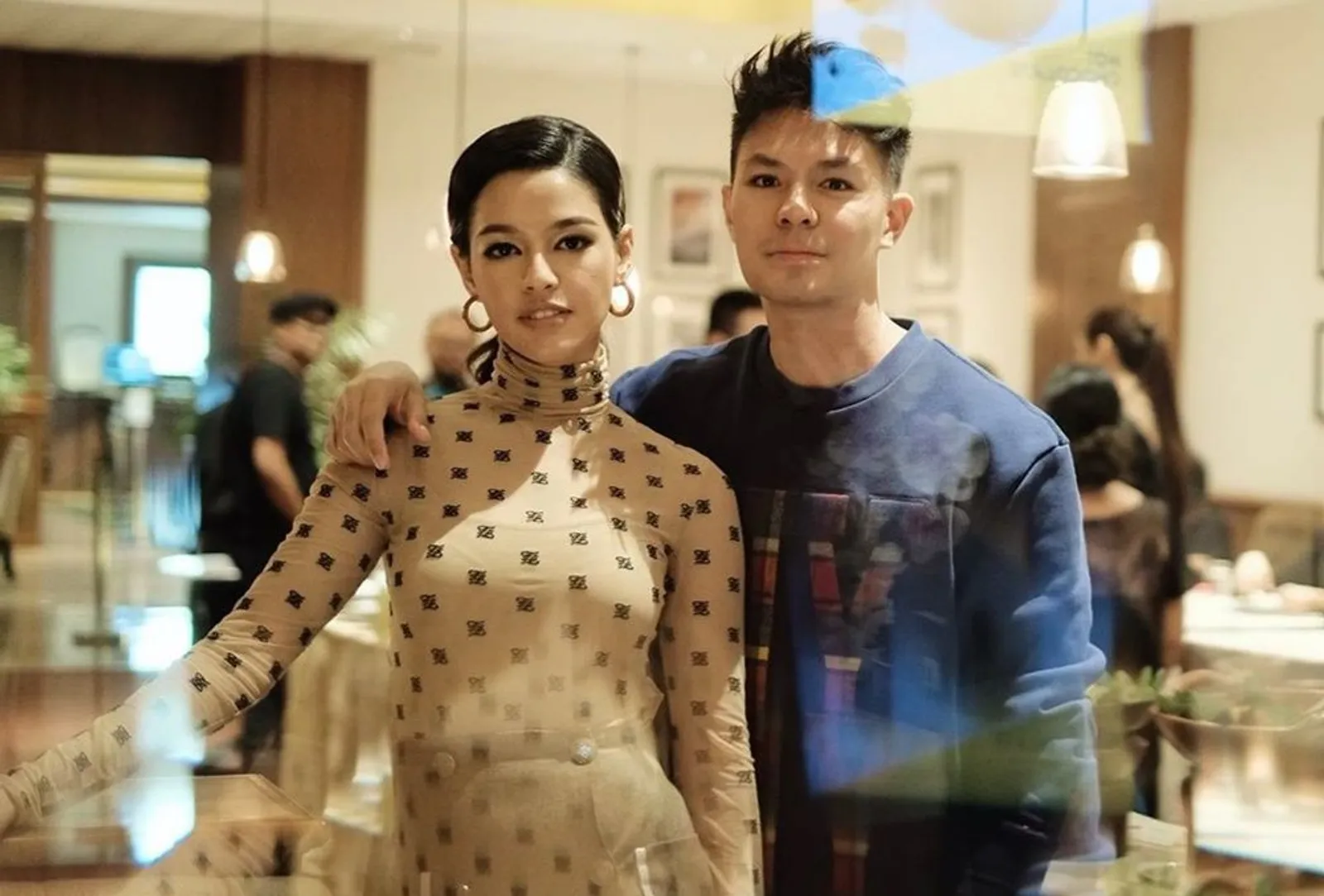 Sering Dicibir Netizen, 7 Pasangan Artis Ini Tetap PeDe Tampil Mesra