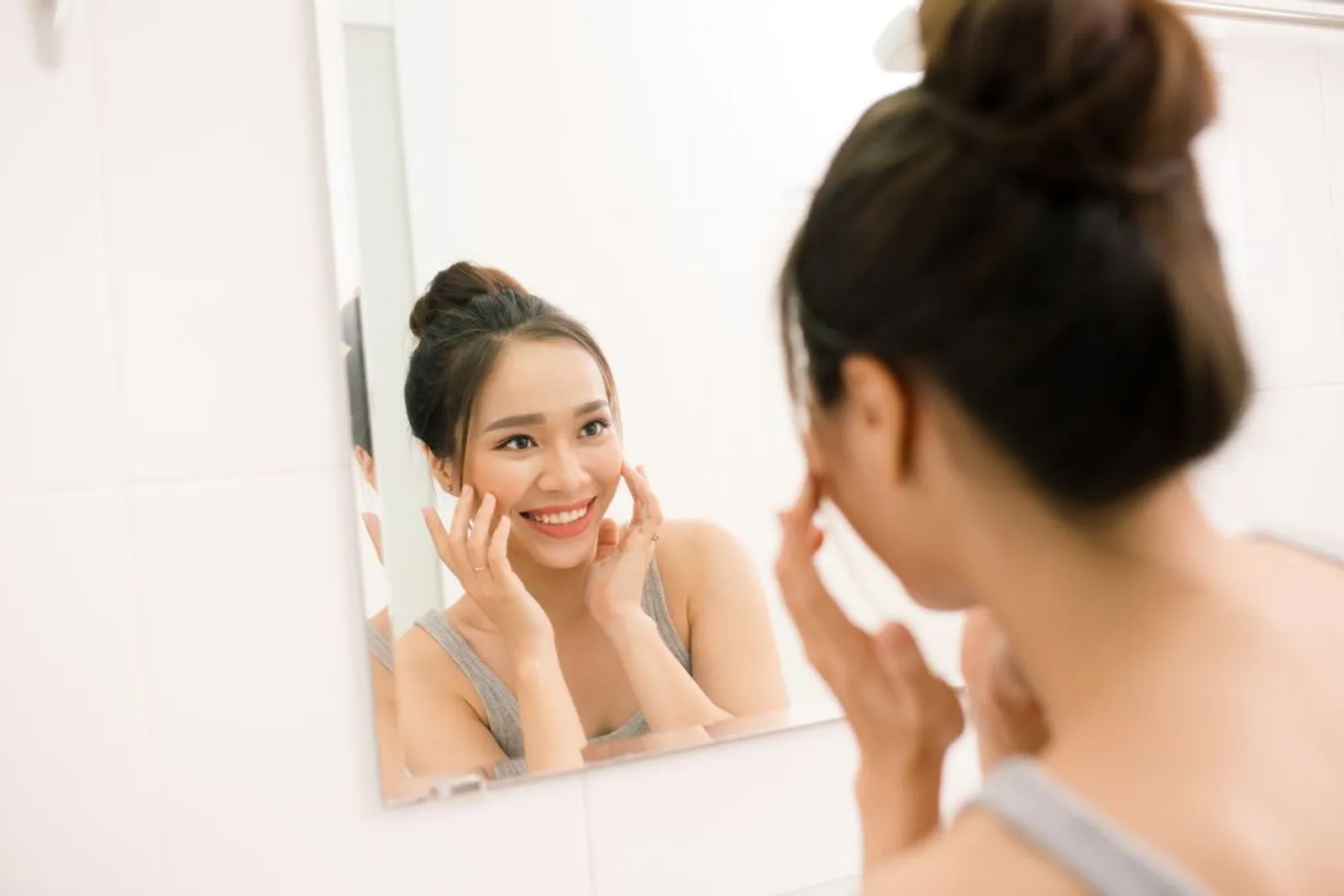Setelah Hapus Makeup, 6 Langkah Ini Bisa Bikin Wajahmu Sehat