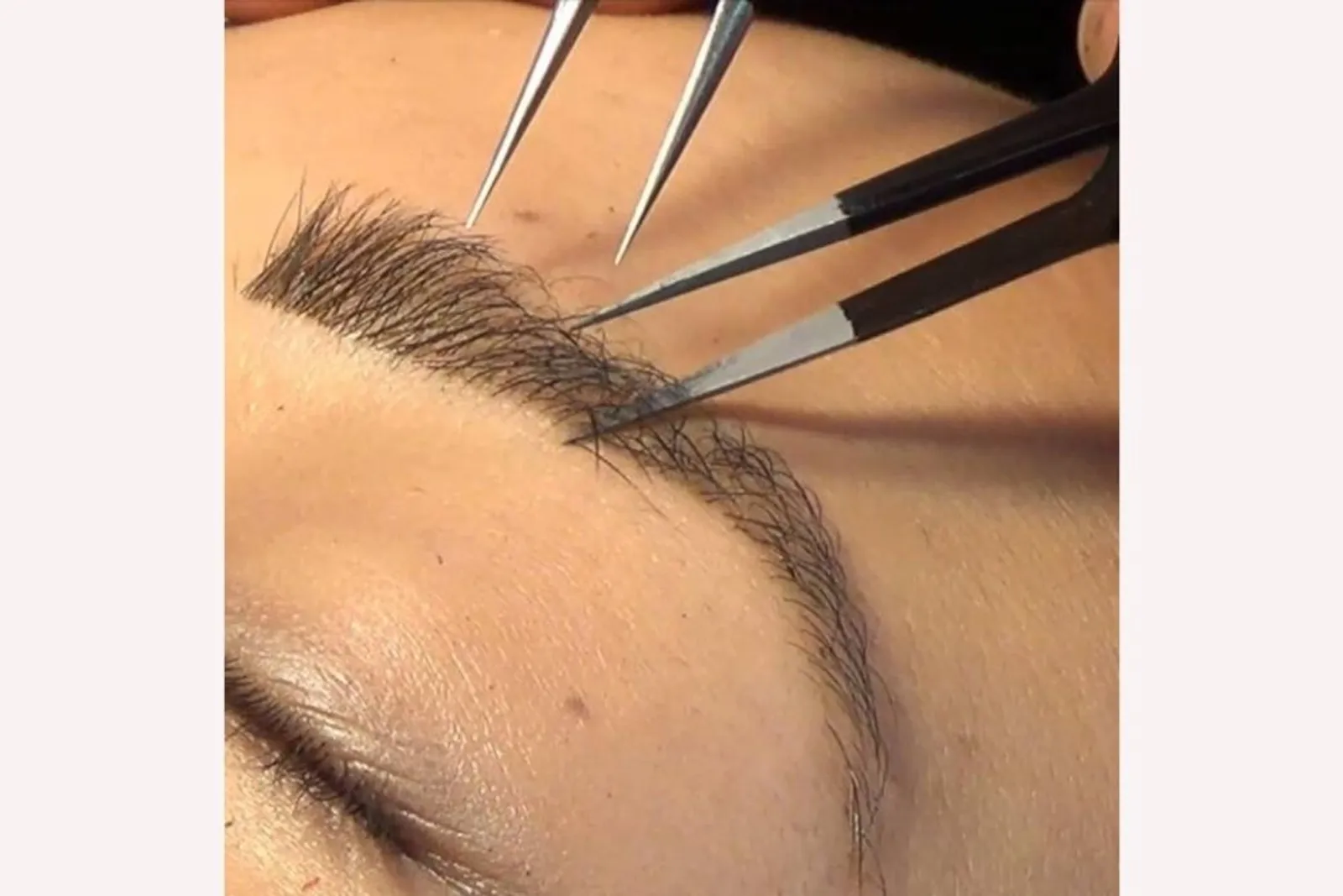 Eyebrow Extension, Solusi Baru Untuk Kamu yang Ingin Punya Alis Cetar