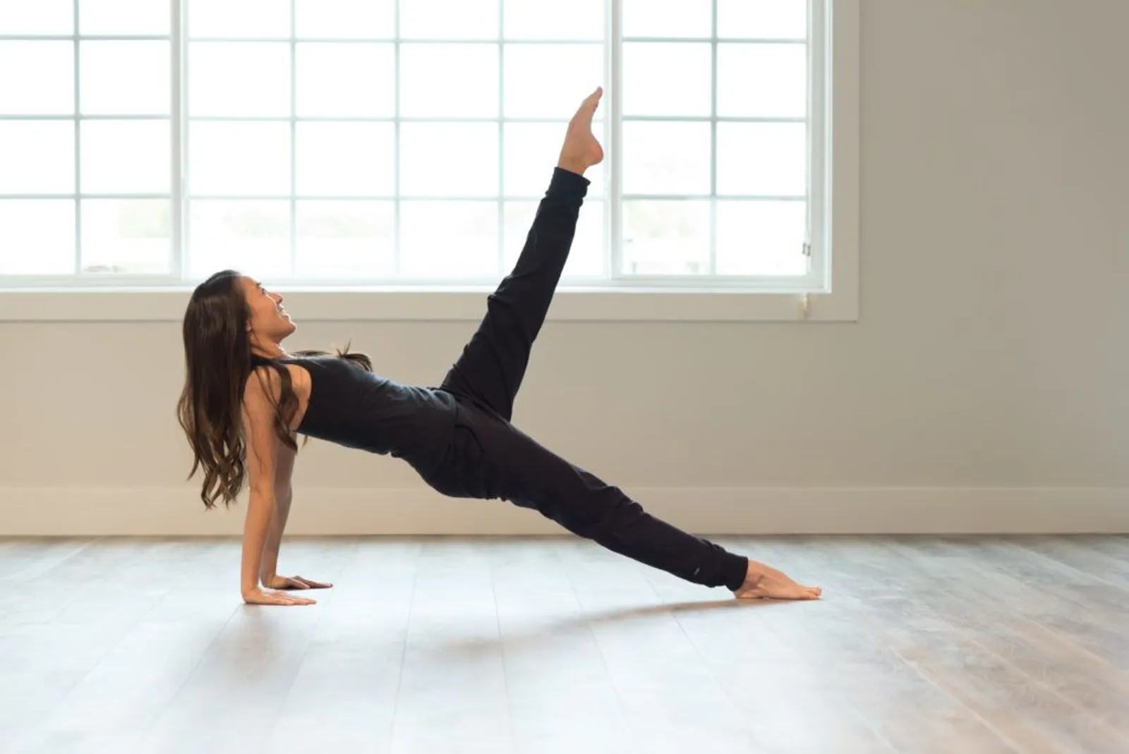 Terlihat Mirip, Ini Perbedaan Yoga dan Pilates yang Harus Kamu Tahu