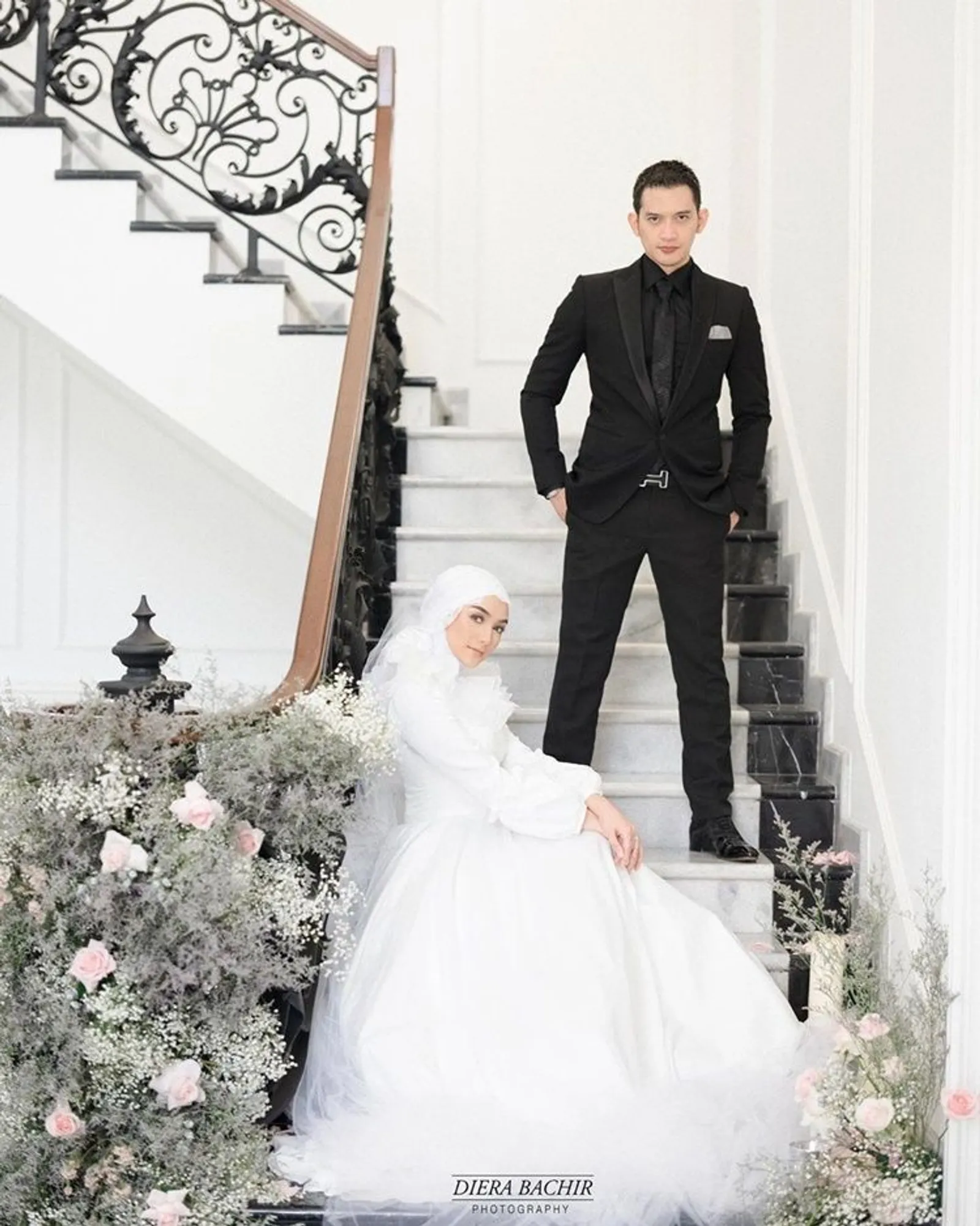 Tetap Romantis, 8 Artis Ini Foto Pre-Wedding Tanpa Bersentuhan Tangan