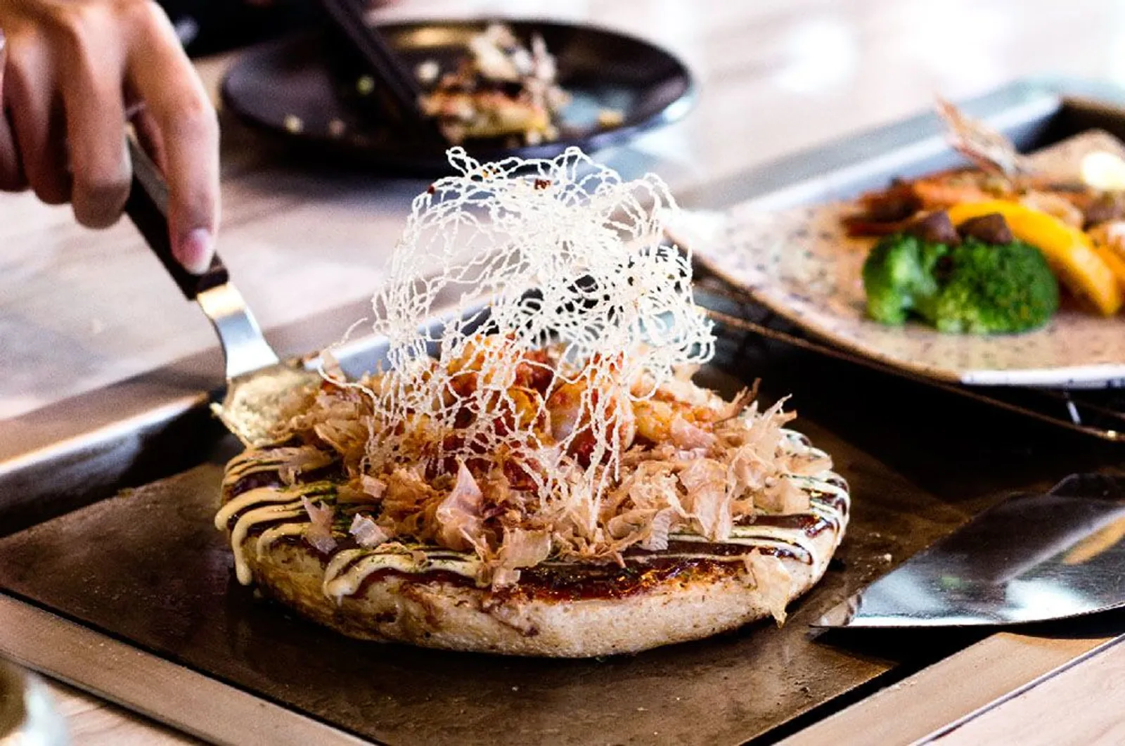 CHIBO Okonomiyaki Ajak Pengunjung Nikmati Hidangan Otentik Khas Osaka