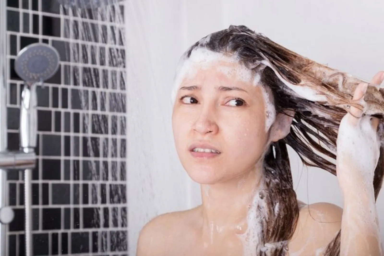 Ini 5 Kesalahan Mencuci Rambut yang Sering Terjadi