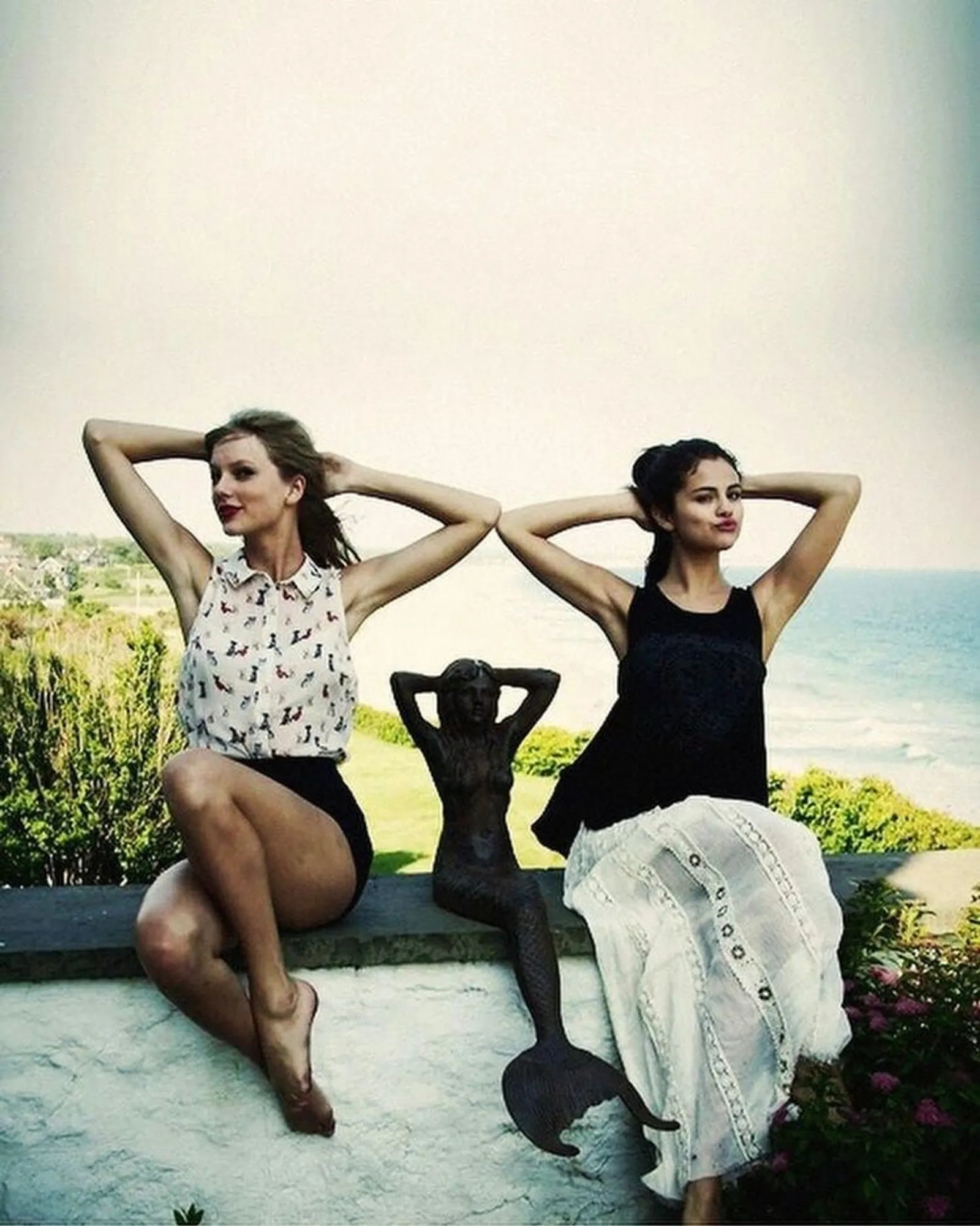 10 Potret Persahabatan Selena Gomez & Taylor Swift yang Bikin Iri