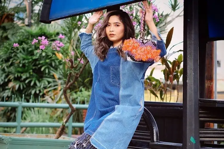 Nggak Membosankan, Ini Gaya Selebgram Indonesia Pakai Denim on Denim