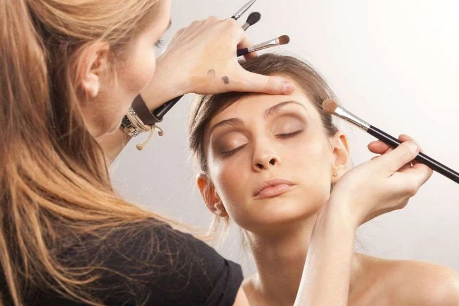 Ini Kandungan Pada Kosmetik yang Harus Dihindari Kulit Acne Prone