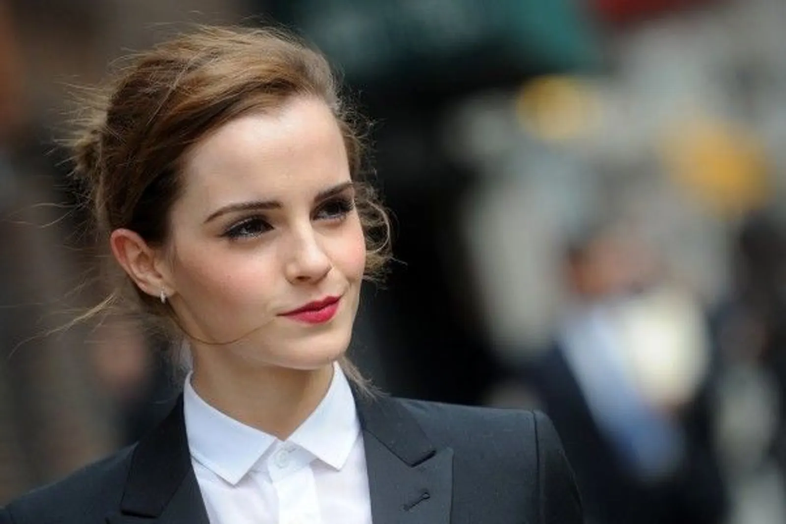 Mau Self-Partnered a la Emma Watson, Begini Caranya