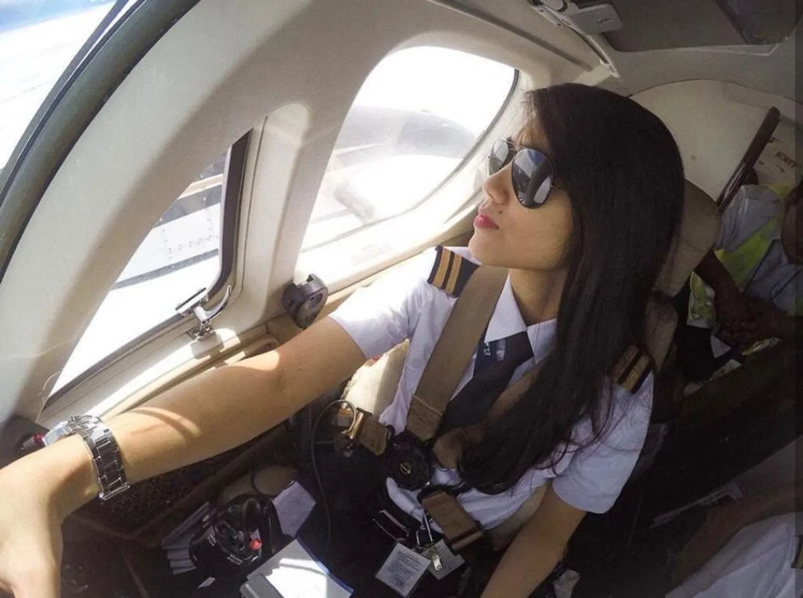 Athira Farina, Pilot Perempuan yang Jago Terbangkan Pesawat Jet