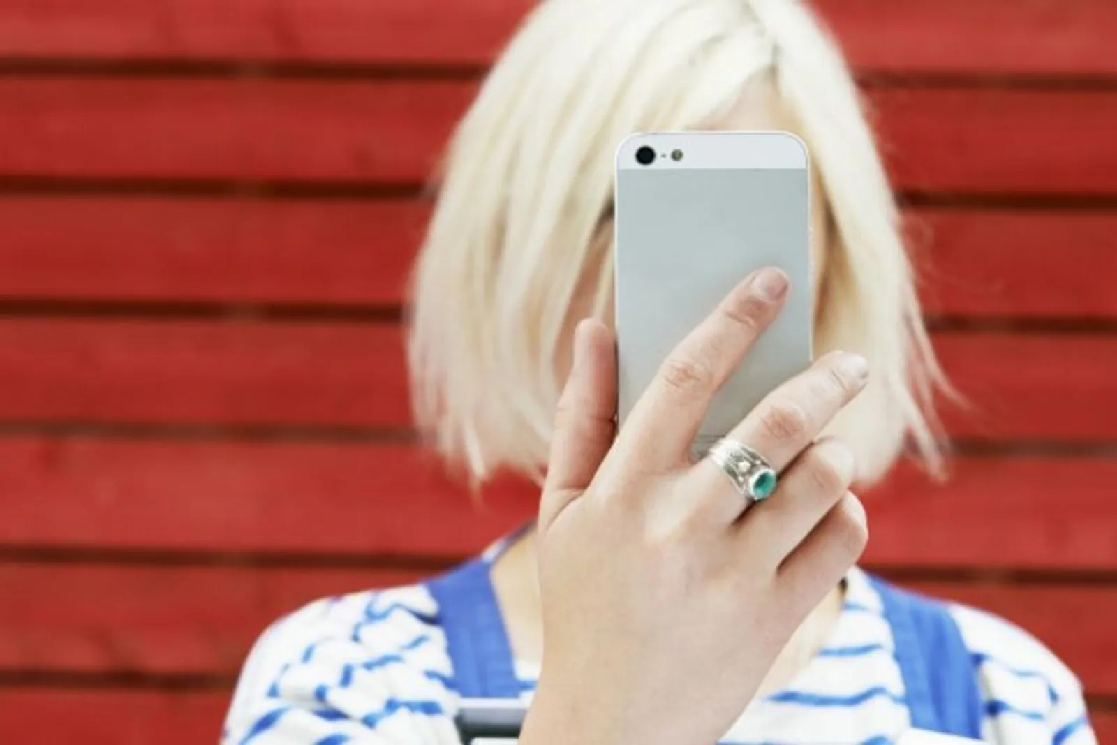 9 Hal yang Terjadi pada Tubuhmu Jika Selalu Berkutat dengan Smartphone