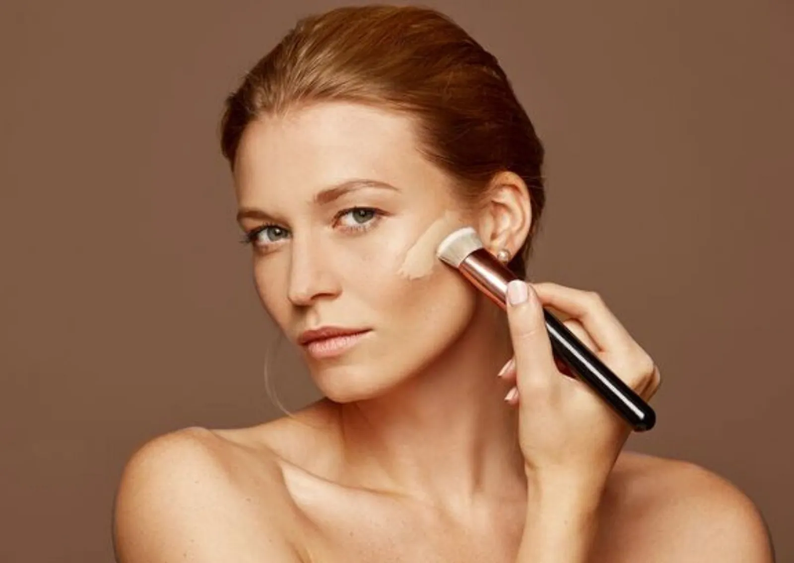 Jangan Ulangi! Ini 5 Kesalahan Makeup yang Membuat Kamu Jerawatan