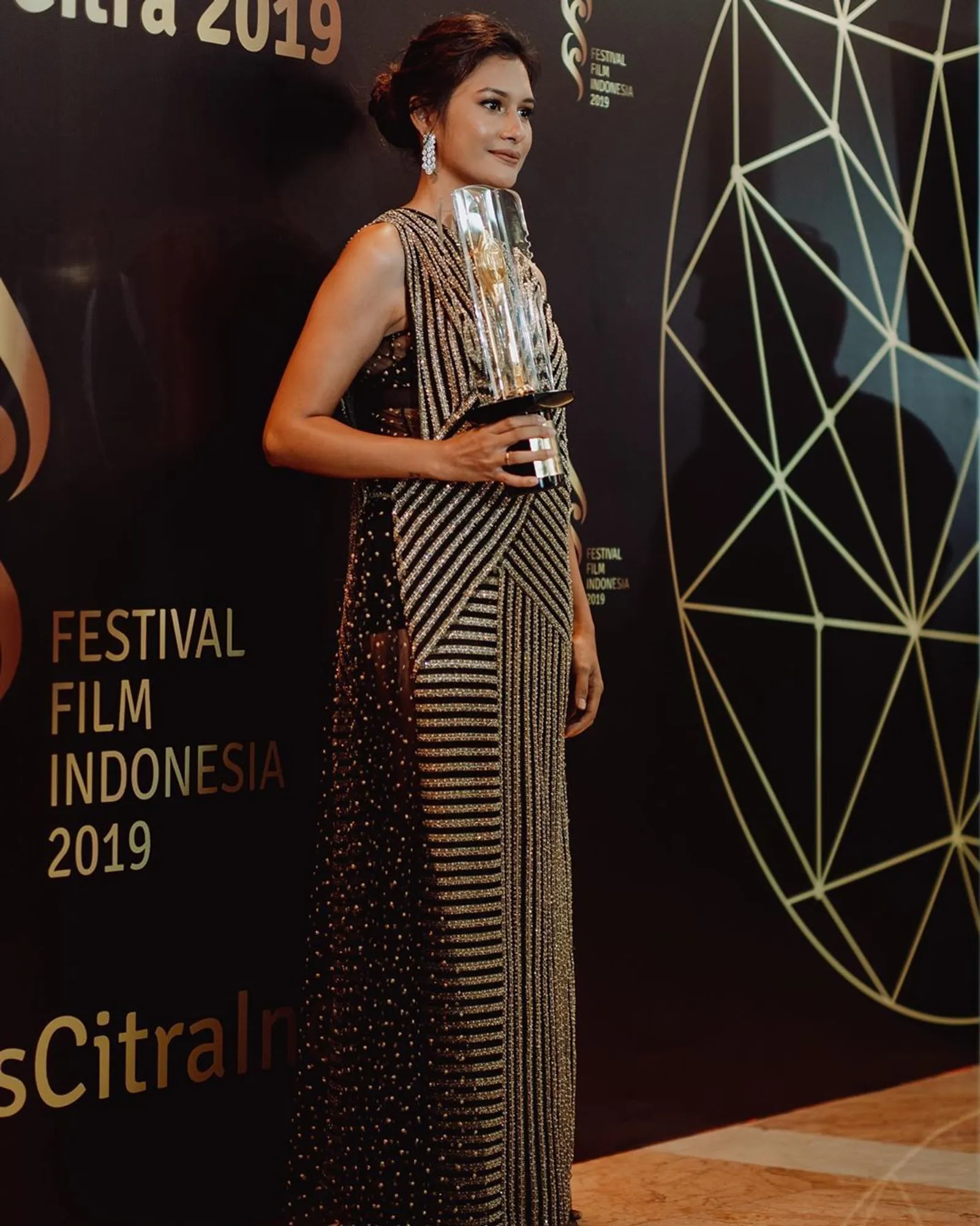 Gaya Terbaik Para Artis di Karpet Merah Festival Film Indonesia 2019