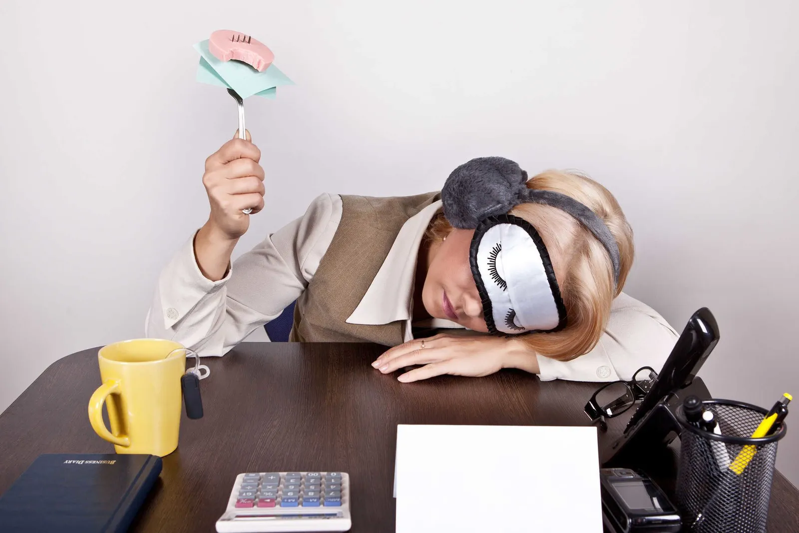 7 Alasan Kenapa Kamu Selalu Merasa Lelah dan Ngantuk Sepanjang Hari
