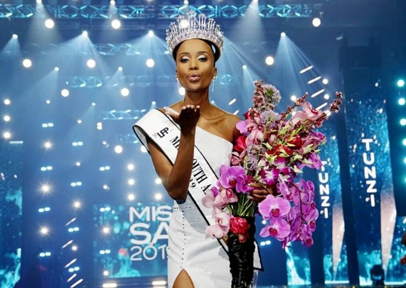 Patahkan Stereotip Kecantikan, Fakta Zozibini Tunzi Miss Universe 2019