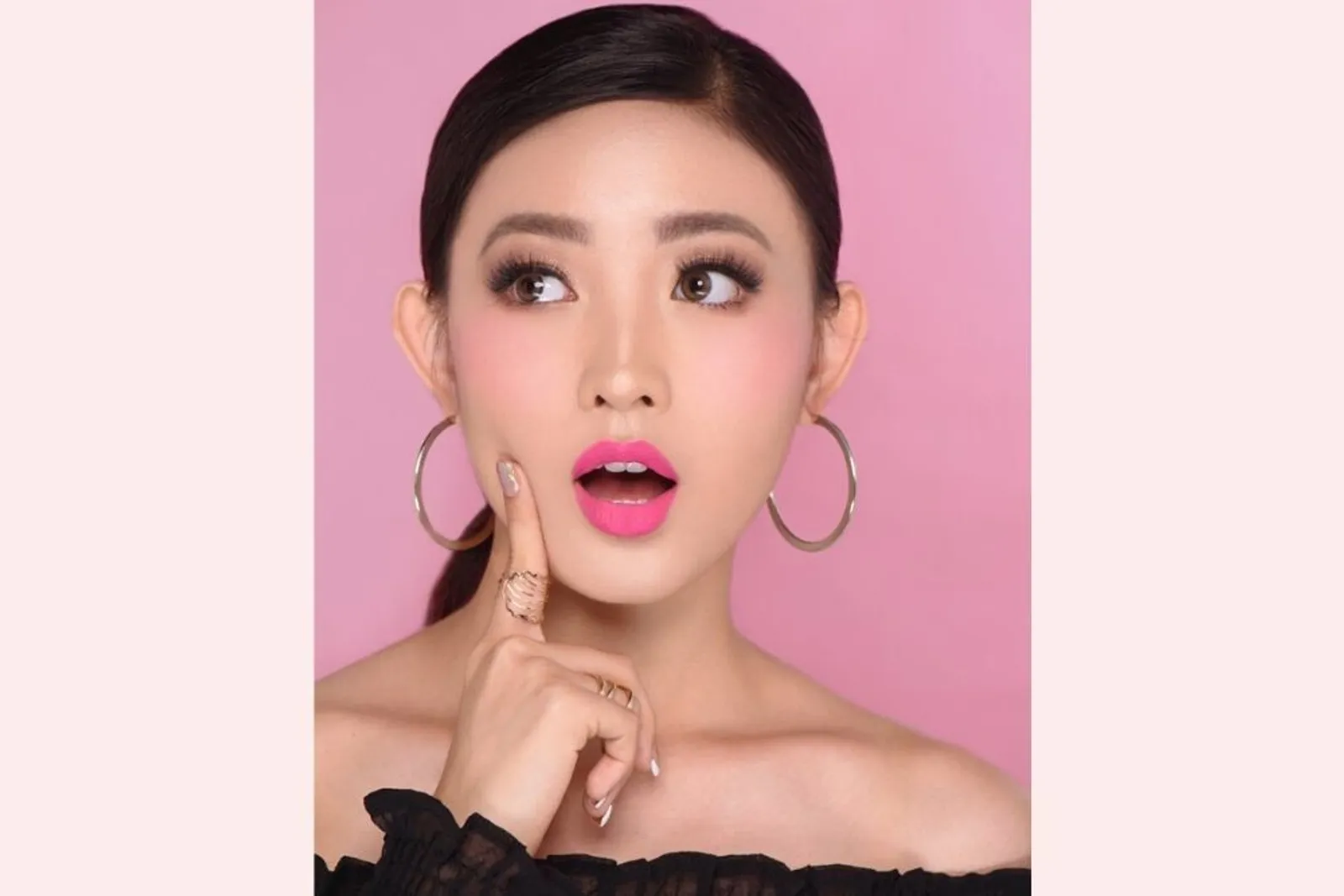 Berani Tampil Beda, 8 Seleb Ini Pilih Lipstik Berwarna Unik