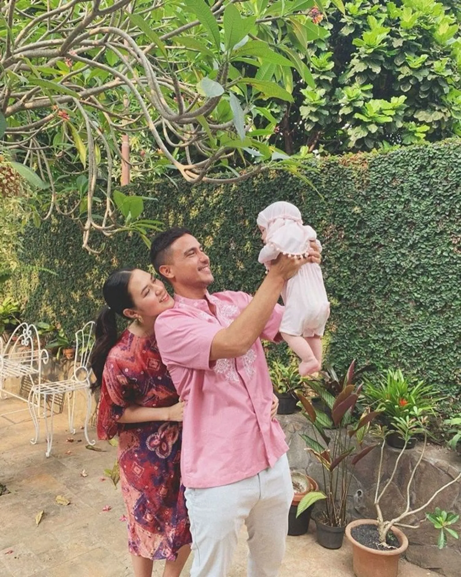 Makin Mesra, 11 Potret Raisa dan Hamish Setelah Kehadiran Buah Hati