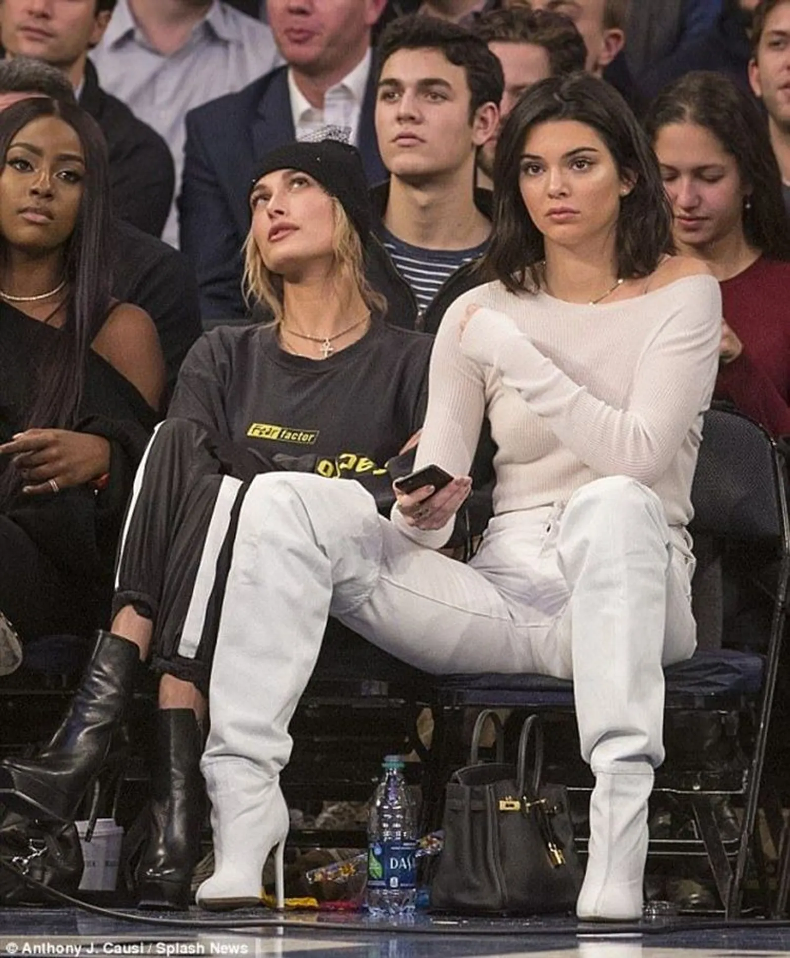 10 Potret Persahabatan Kendall Jenner dan Hailey Bieber, Gemas Banget!