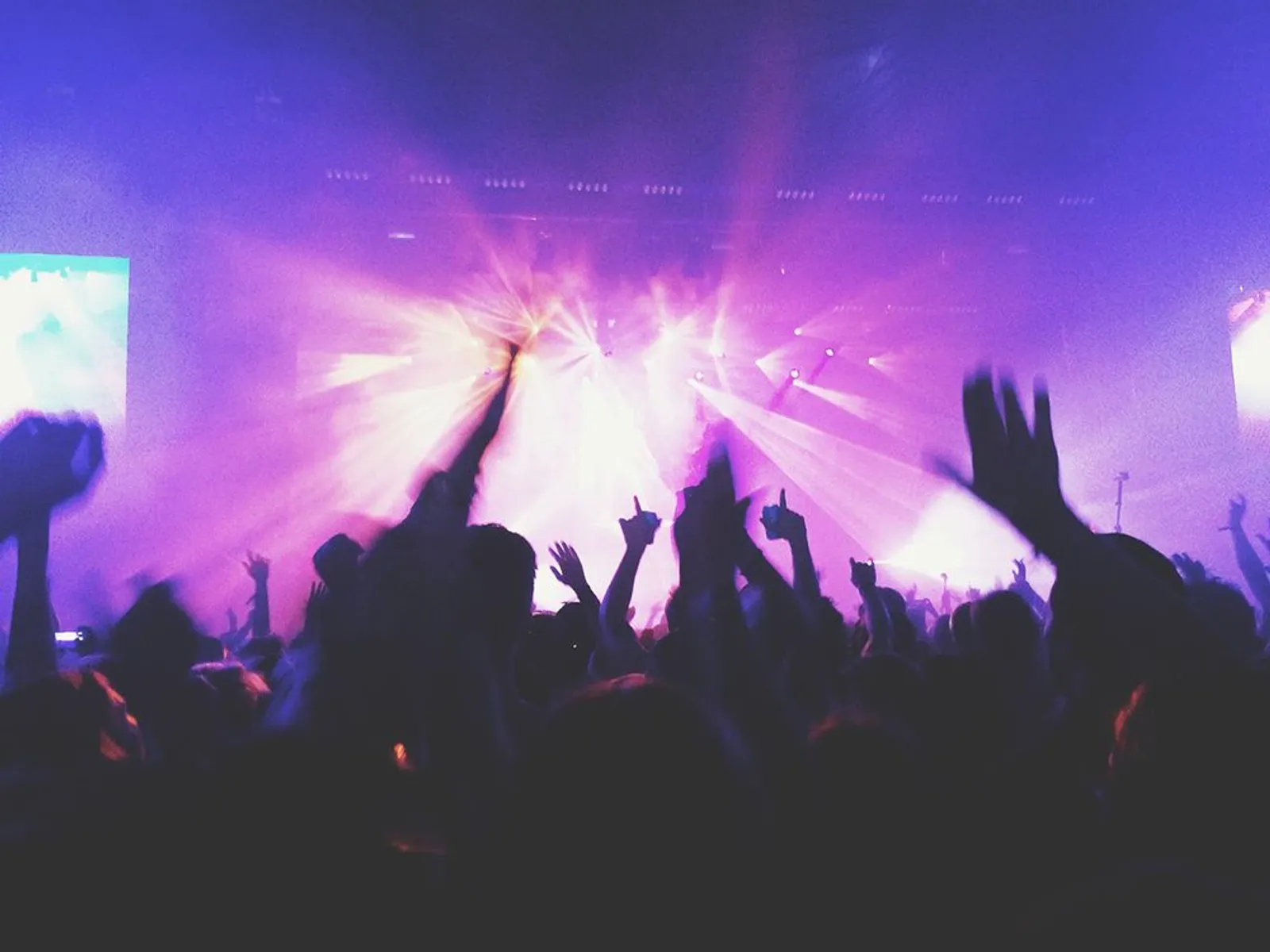 12 Alasan Mengapa Kamu Harus Nonton Konser dalam Hidupmu
