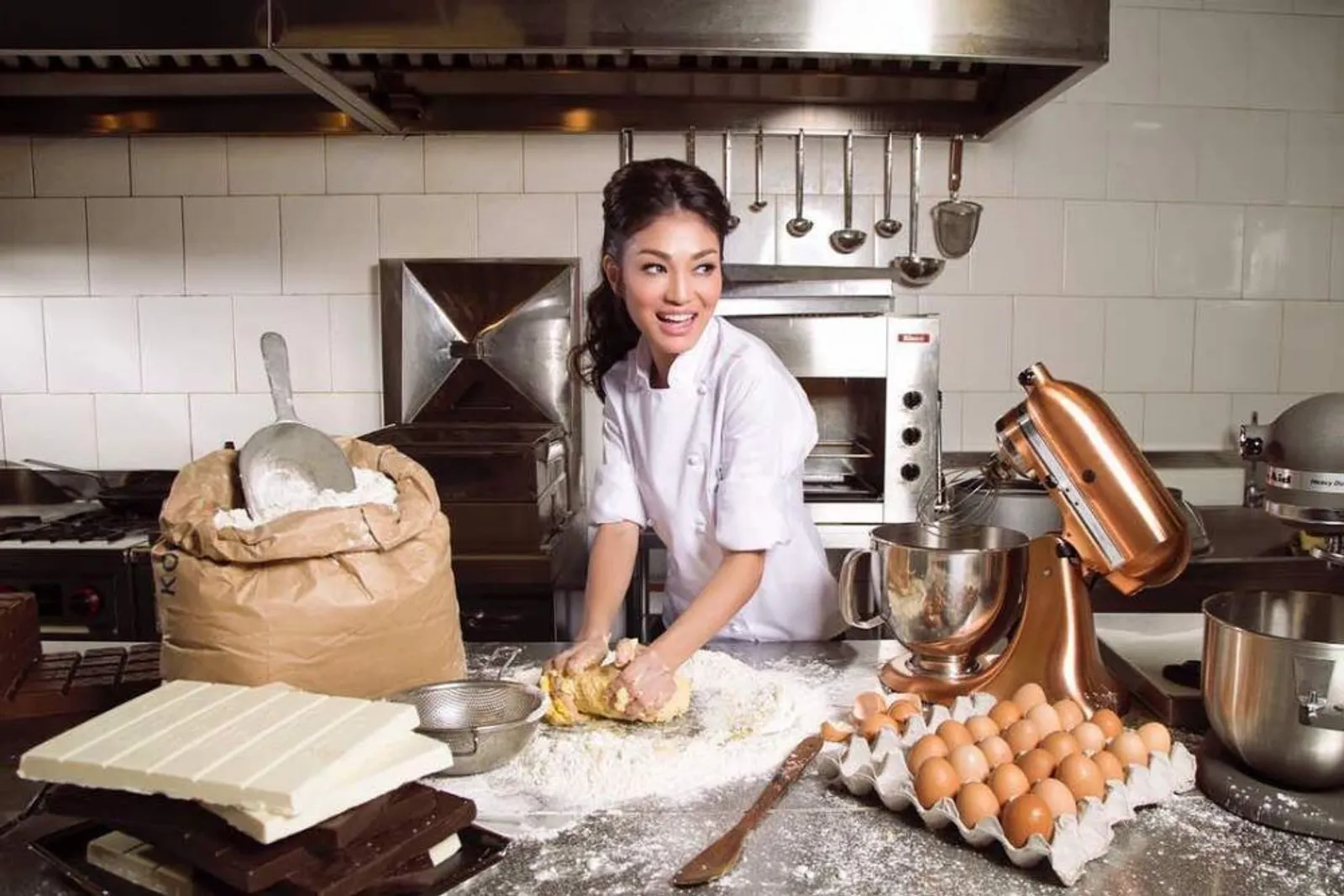 11 Pesona Karen Carlotta, Chef Hits yang Jago Bikin Cake
