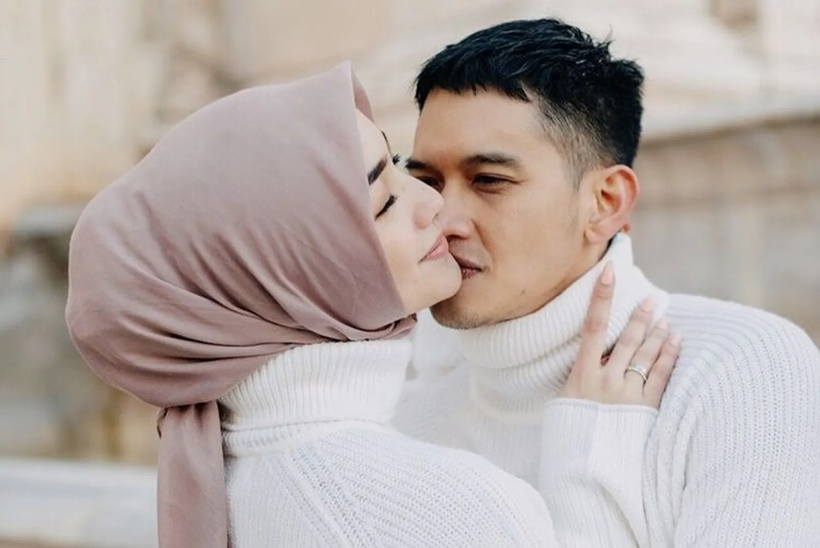 Sebelum Nikah Dikenal Playboy, 10 Artis Ini Kini Setia pada Pasangan