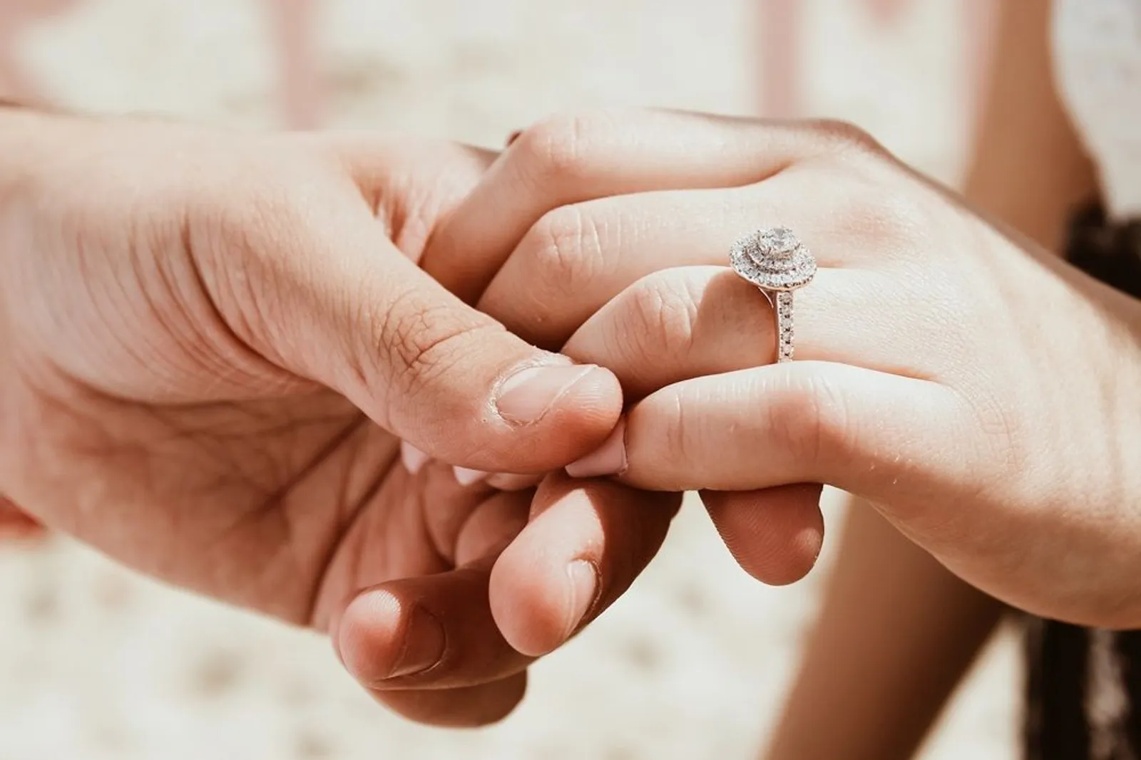 7 Panduan Memilih Cincin Pertunangan dan Pernikahan