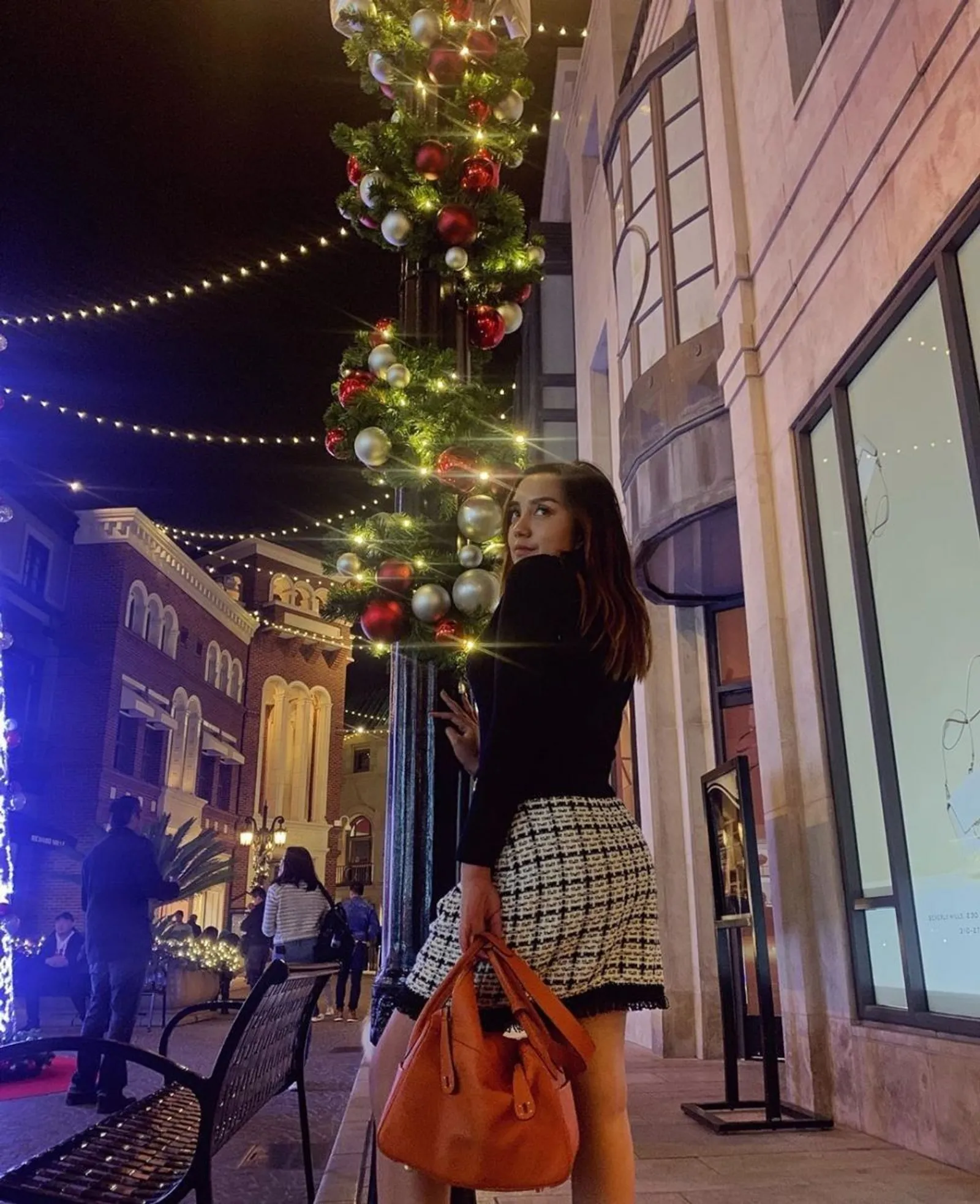 Intip 8 Potret Cantik Salmafina Sunan Rayakan Natal Pertama di Amerika